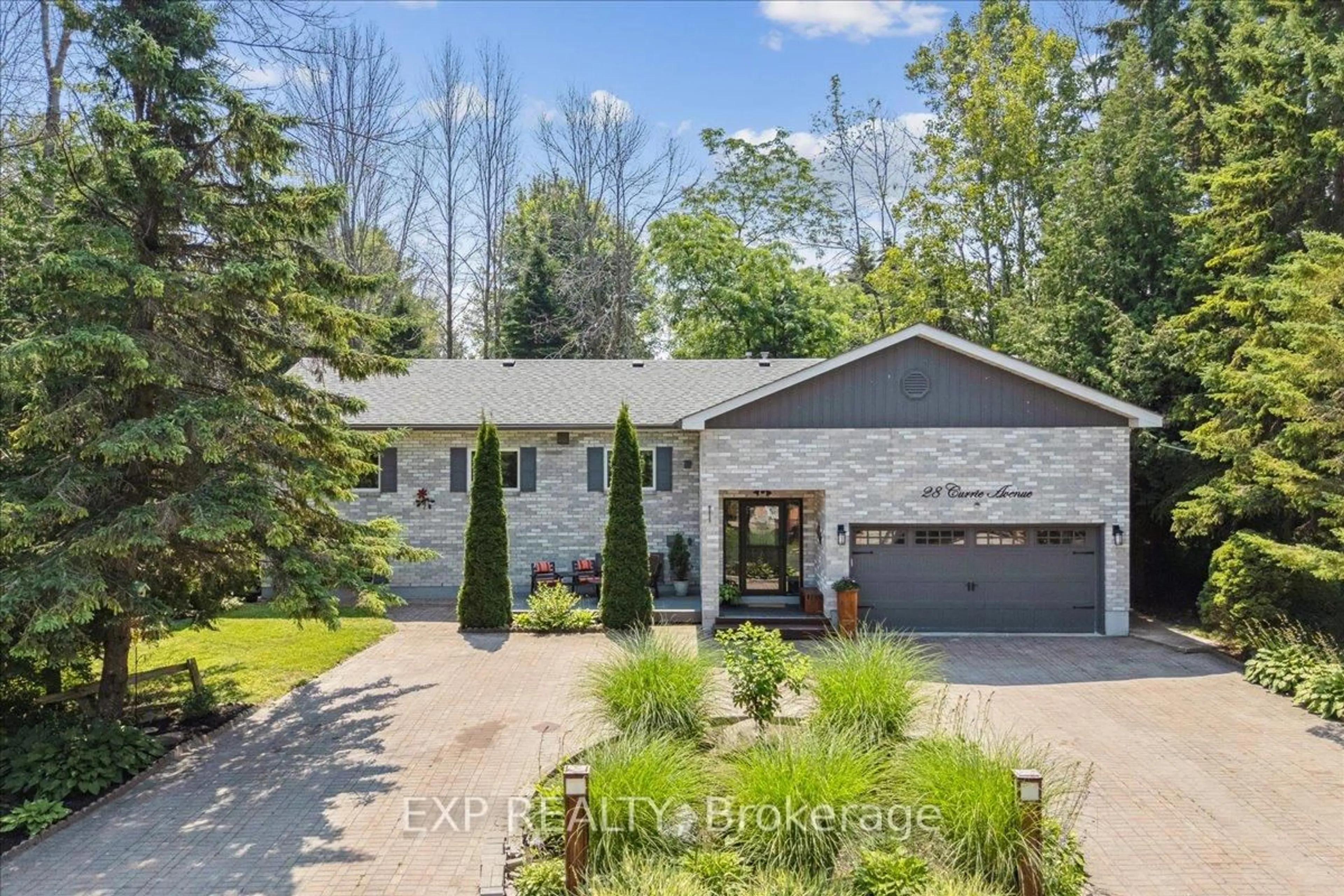 Home with brick exterior material, unknown for 28 Currie Ave, Collingwood Ontario L9Y 0X2