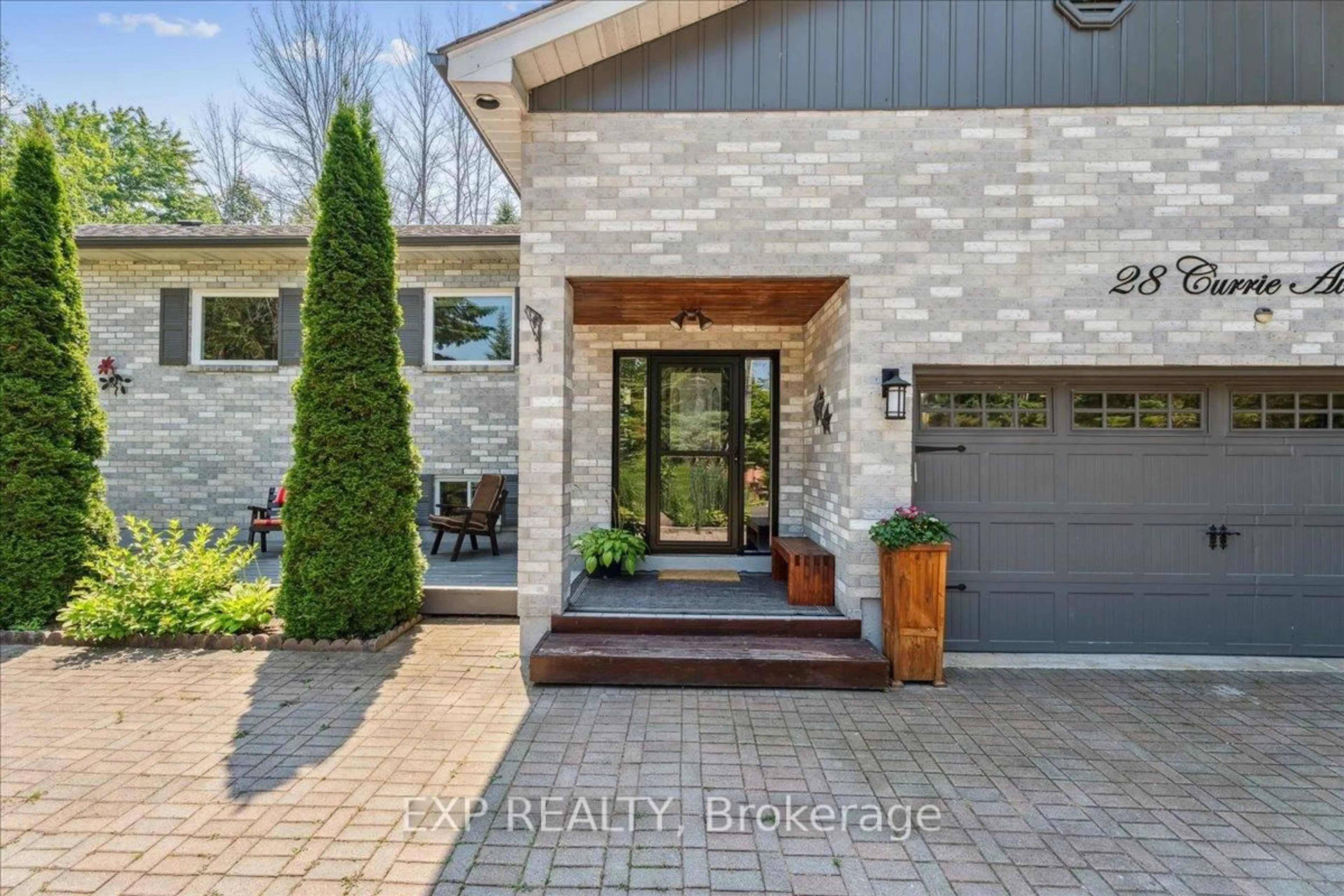 Indoor entryway for 28 Currie Ave, Collingwood Ontario L9Y 0X2