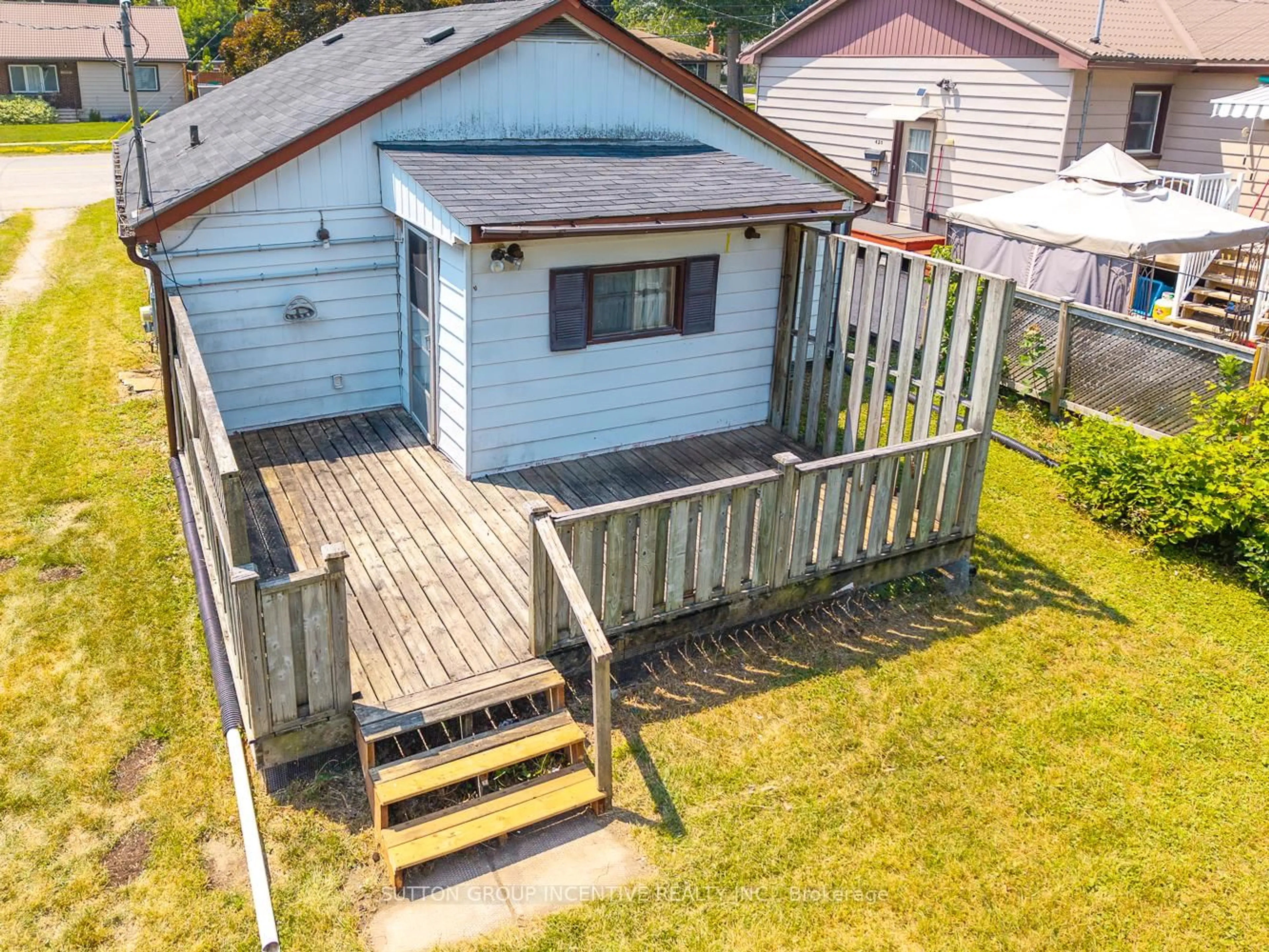 A pic from outside/outdoor area/front of a property/back of a property/a pic from drone, street for 424 Forest Ave, Orillia Ontario L3V 3Z9