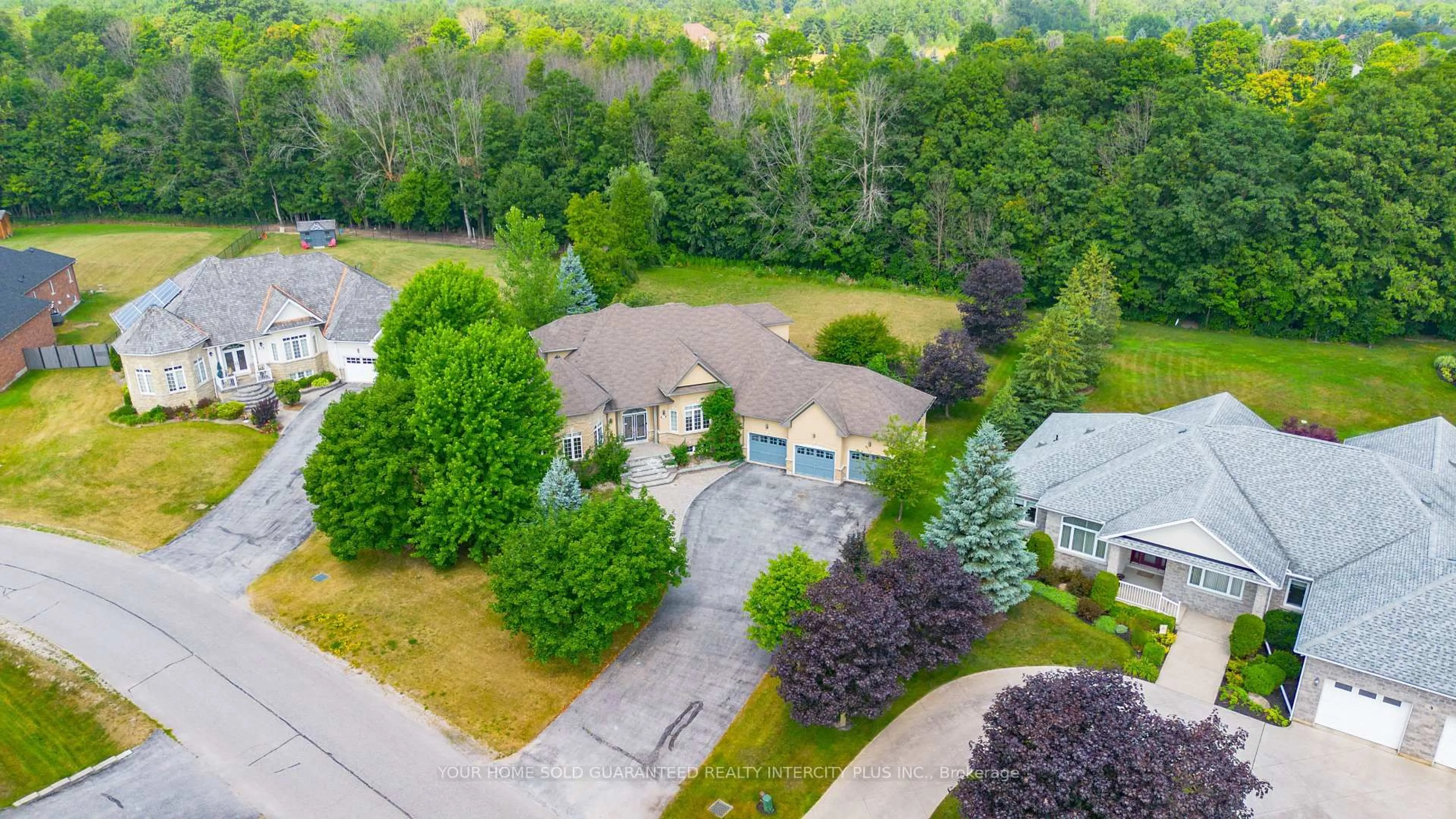 A pic from outside/outdoor area/front of a property/back of a property/a pic from drone, street for 6 Basswood Dr, Wasaga Beach Ontario L9Z 0A9