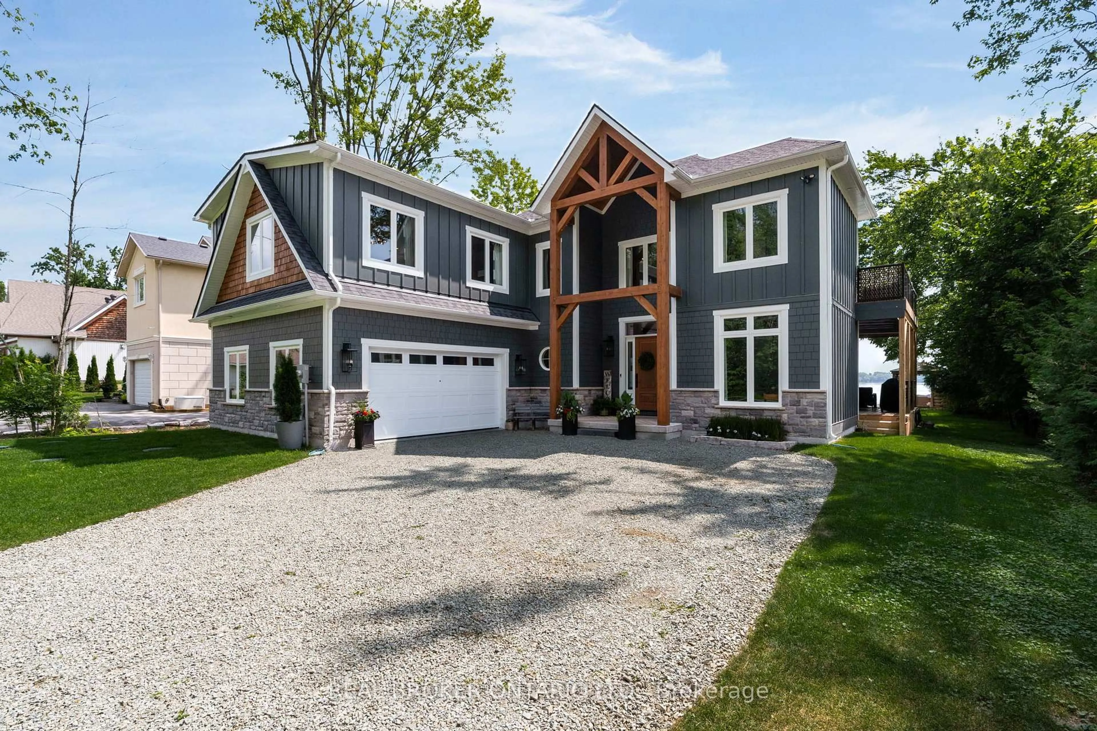 Home with vinyl exterior material, street for 3239 Crescent Bay Rd, Severn Ontario L0K 2B0