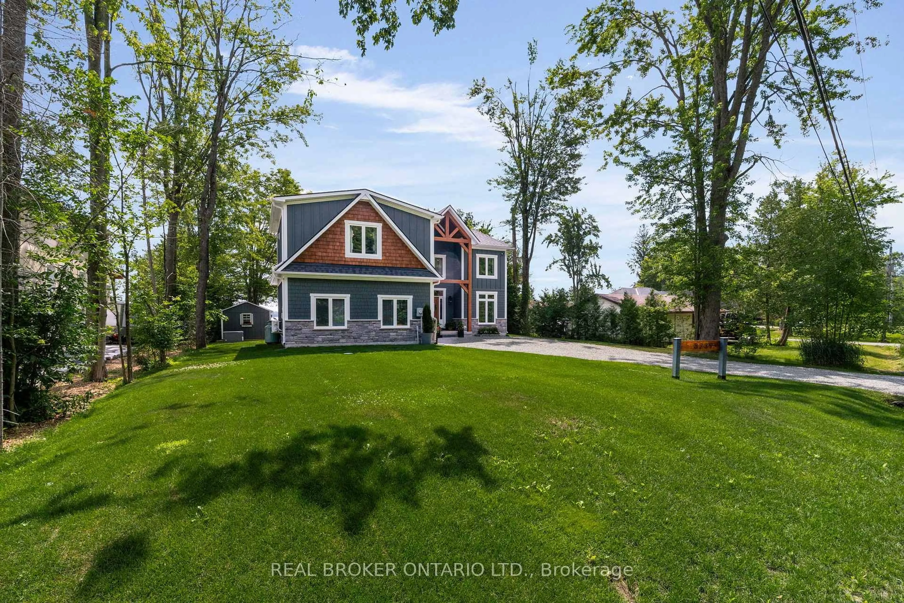 A pic from outside/outdoor area/front of a property/back of a property/a pic from drone, water/lake/river/ocean view for 3239 Crescent Bay Rd, Severn Ontario L0K 2B0