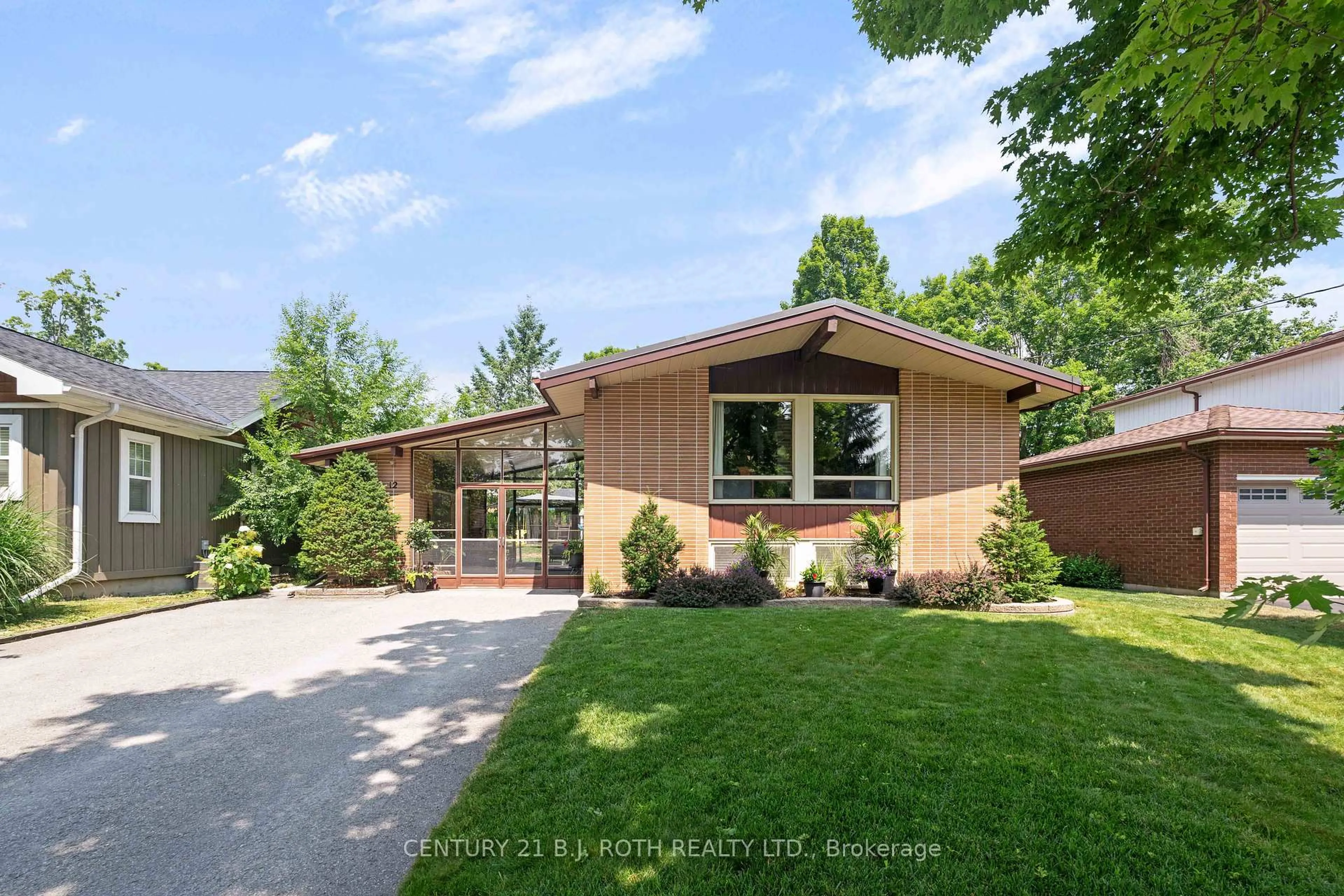 Home with brick exterior material, street for 12 Highland Ave, Barrie Ontario L4M 1N1