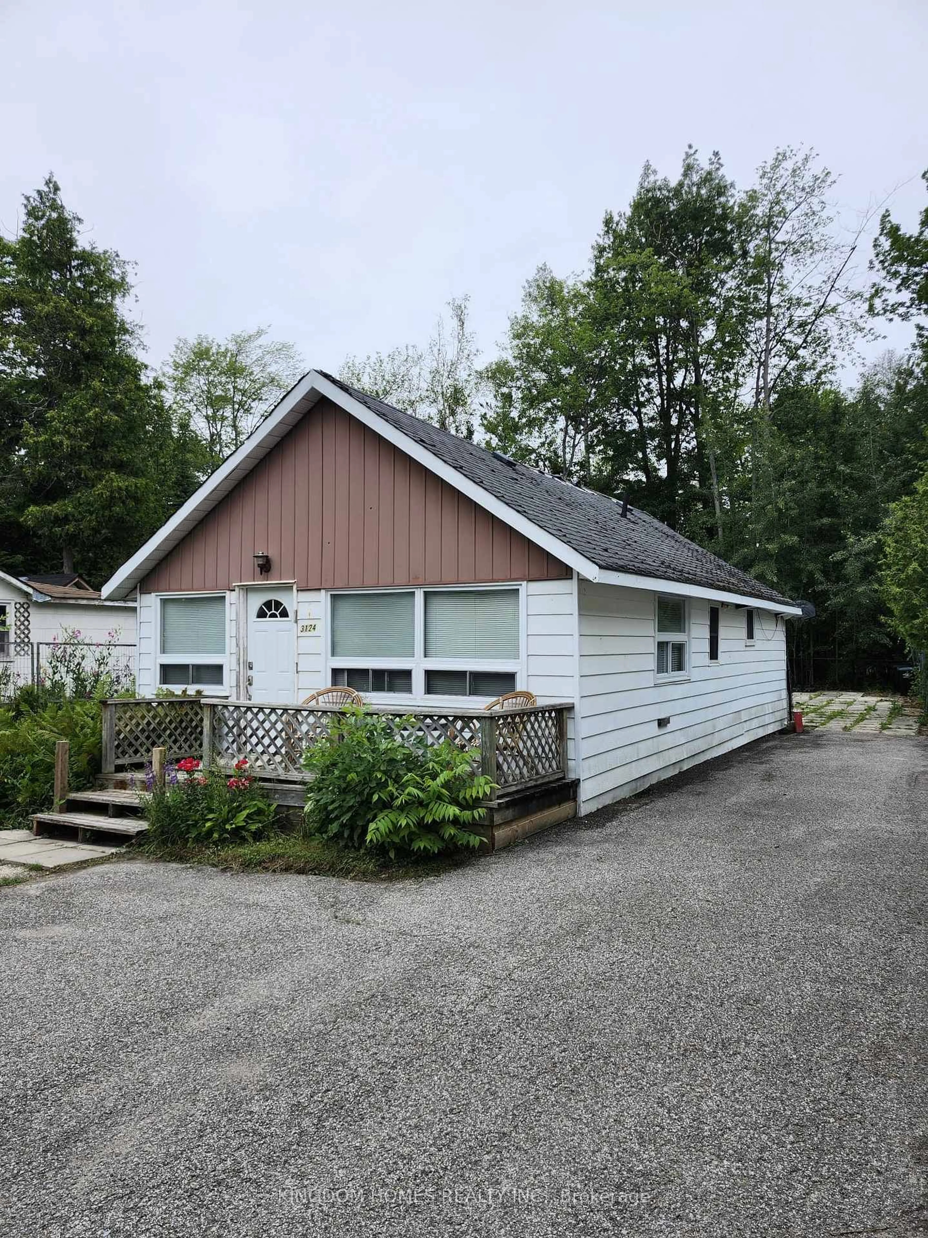 Home with vinyl exterior material, building for 3124 Mosley St, Wasaga Beach Ontario L9Z 1V6