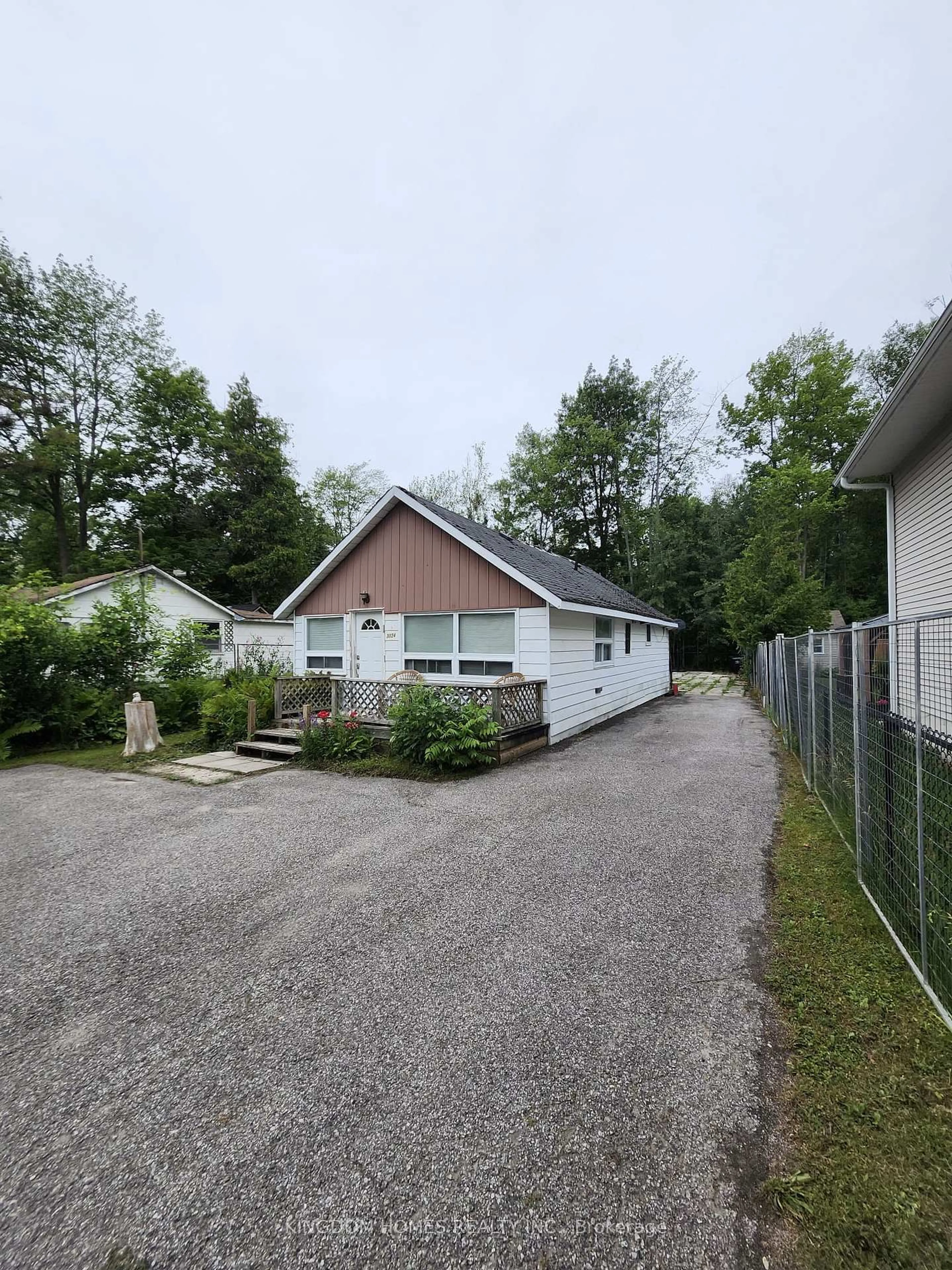 A pic from outside/outdoor area/front of a property/back of a property/a pic from drone, street for 3124 Mosley St, Wasaga Beach Ontario L9Z 1V6