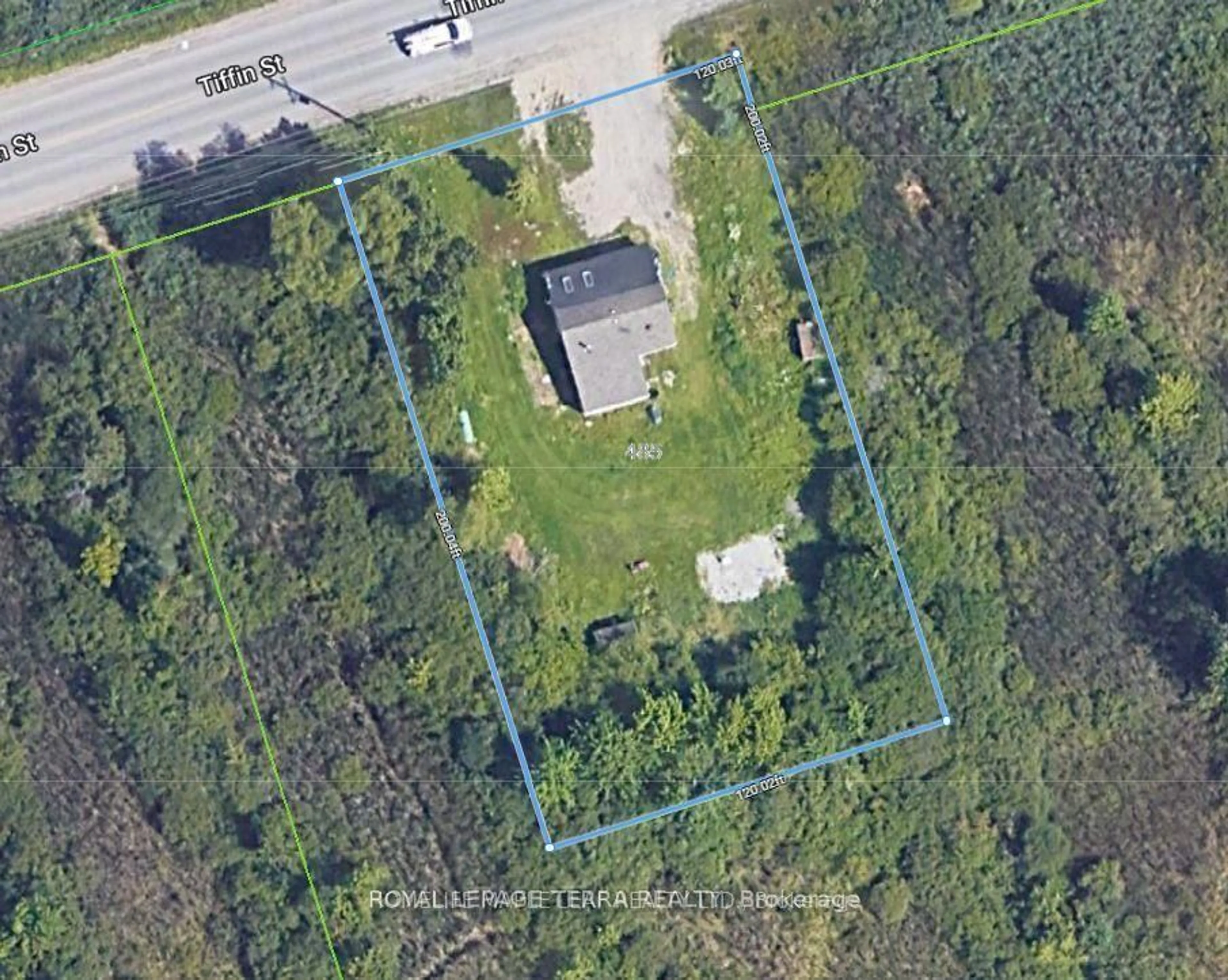 A pic from outside/outdoor area/front of a property/back of a property/a pic from drone, street for 485 Tiffin St, Barrie Ontario L4N 9W6