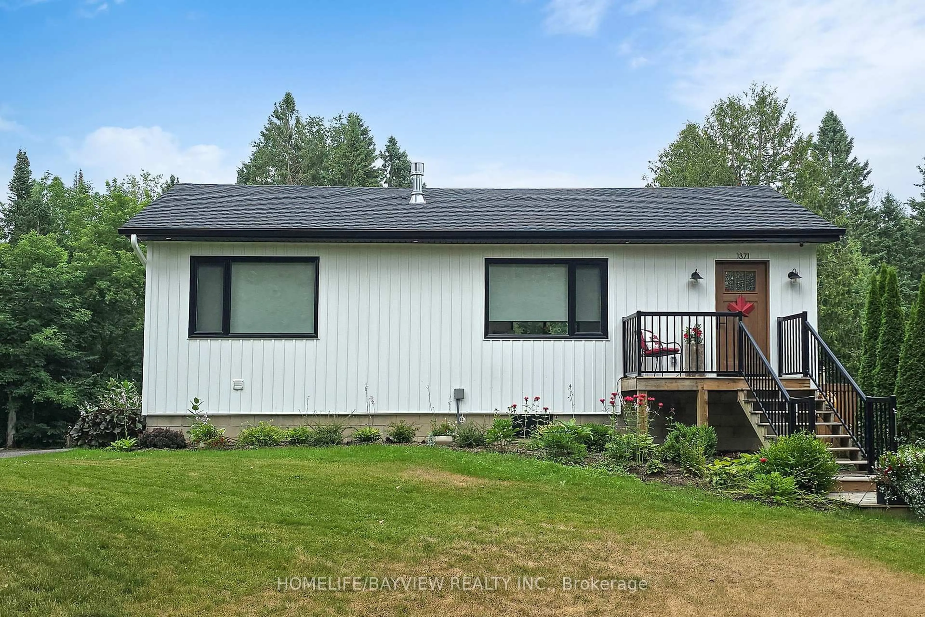 Home with vinyl exterior material, unknown for 1371 Gill Rd, Springwater Ontario L9X 1M3