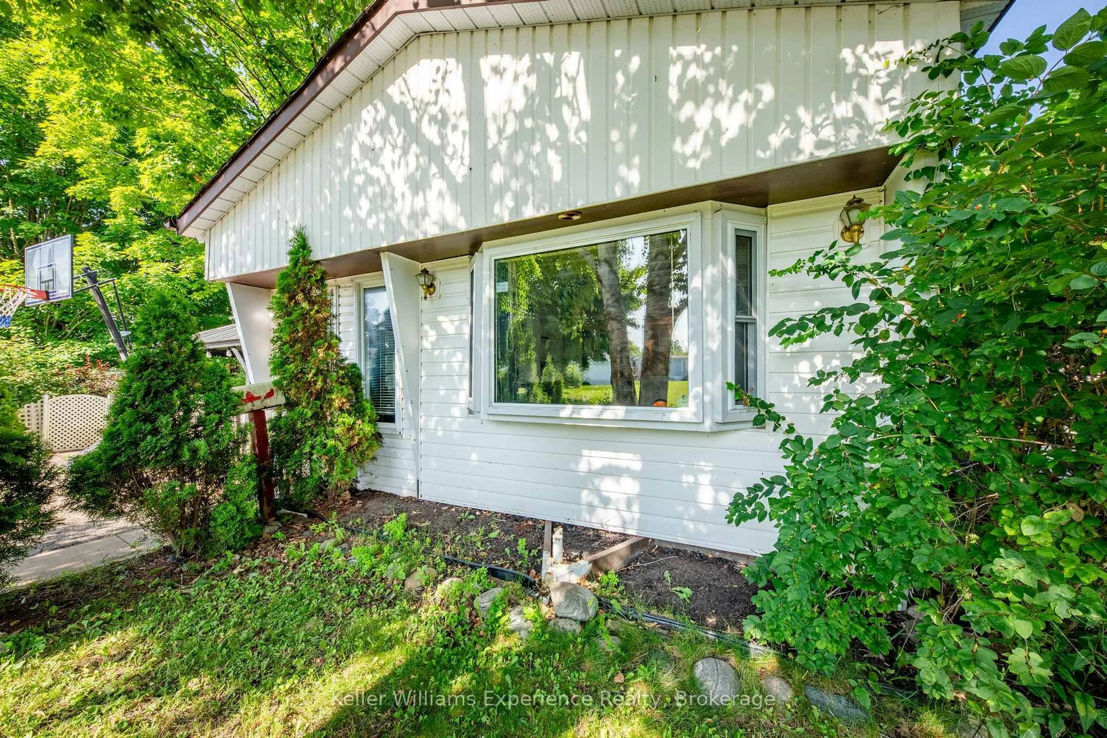 Patio, street for 30 Berts Rd, Midland Ontario L4R 5B5
