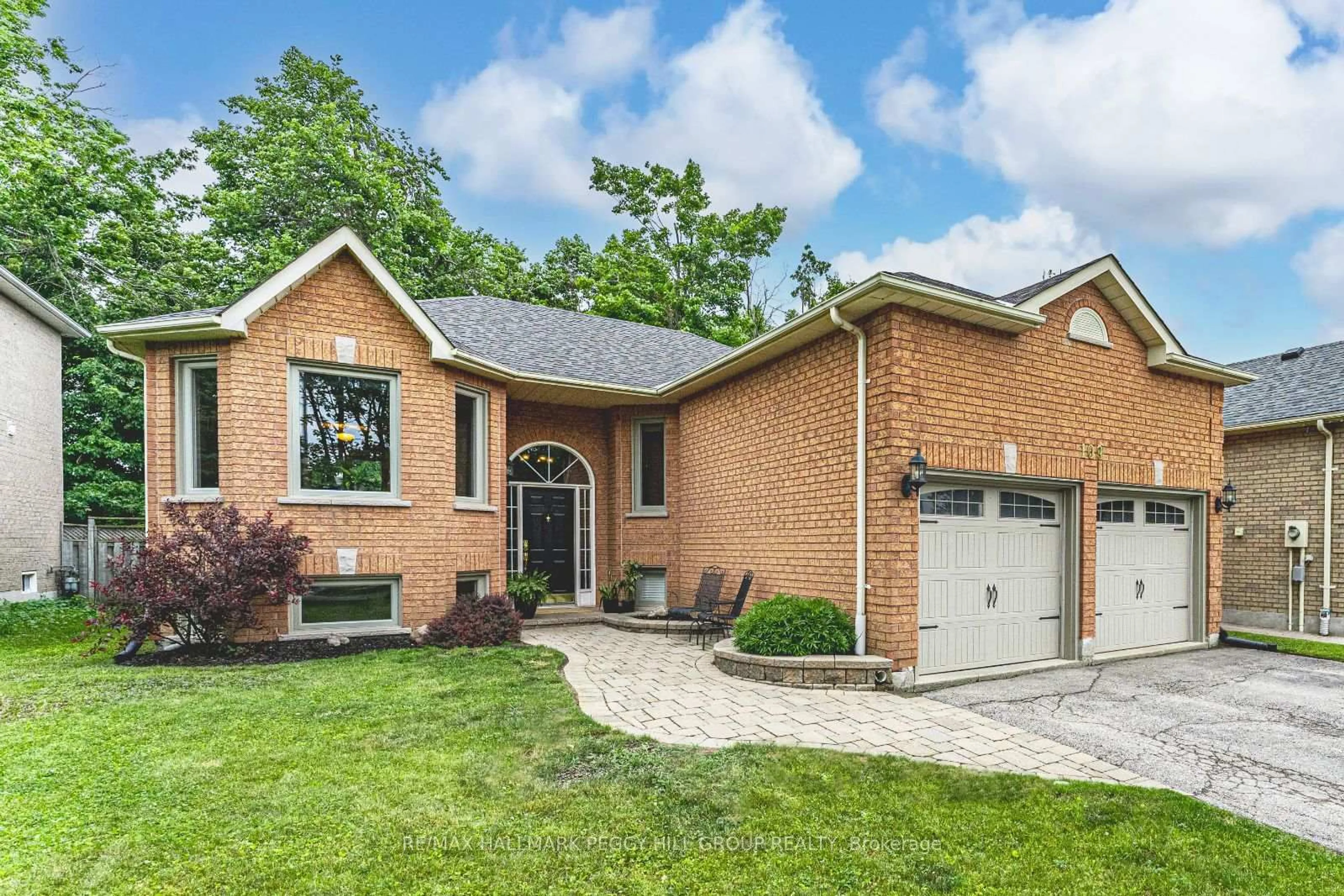 Home with brick exterior material, street for 109 Brown St, Barrie Ontario L4N 7V6