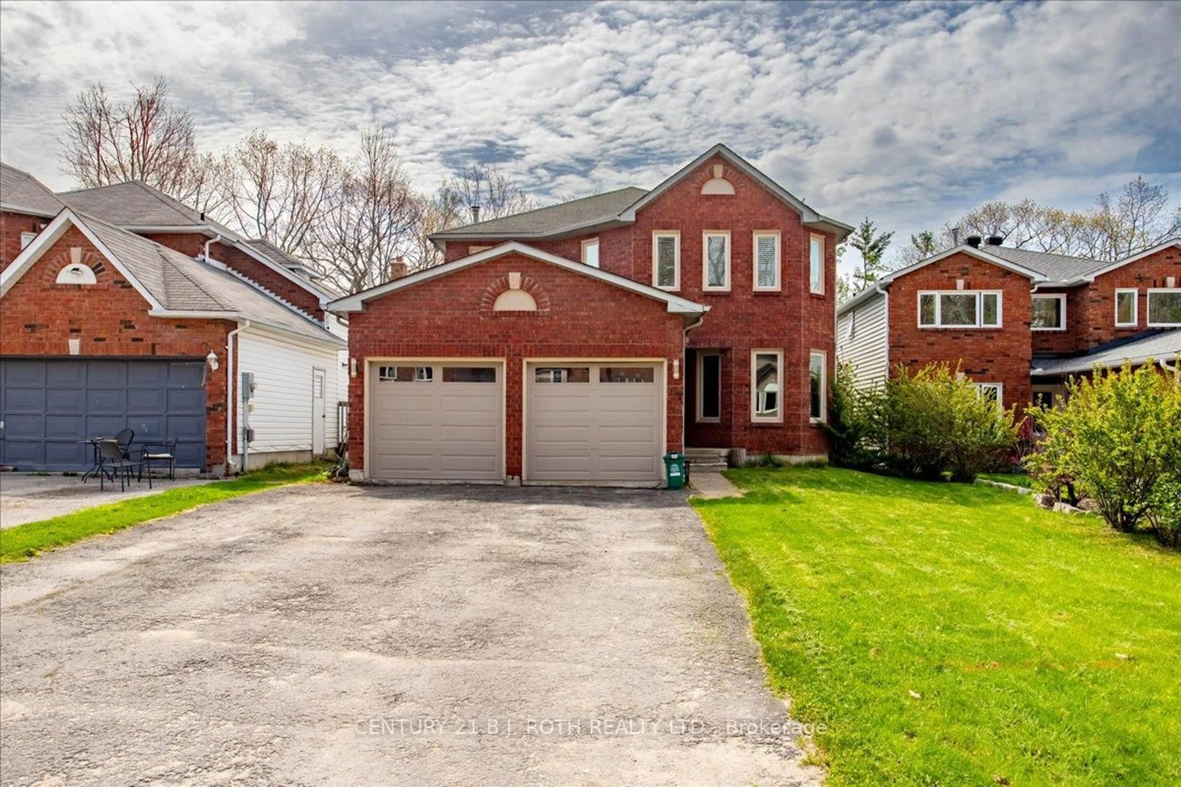 Home with brick exterior material, street for 47 Moore Pl, Barrie Ontario L4N 6N8