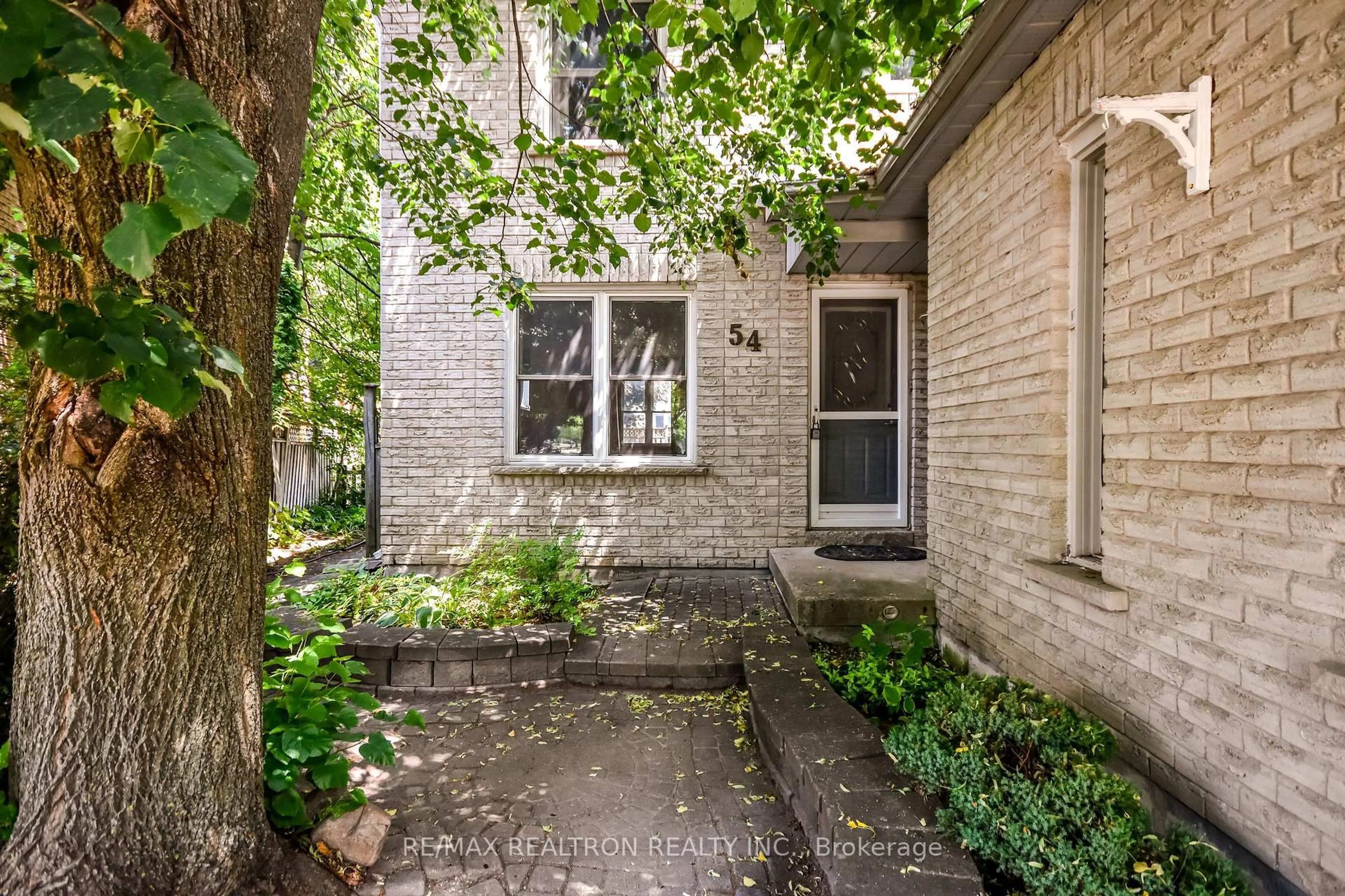 Unknown for 54 Carruthers Cres, Barrie Ontario L4M 6A7