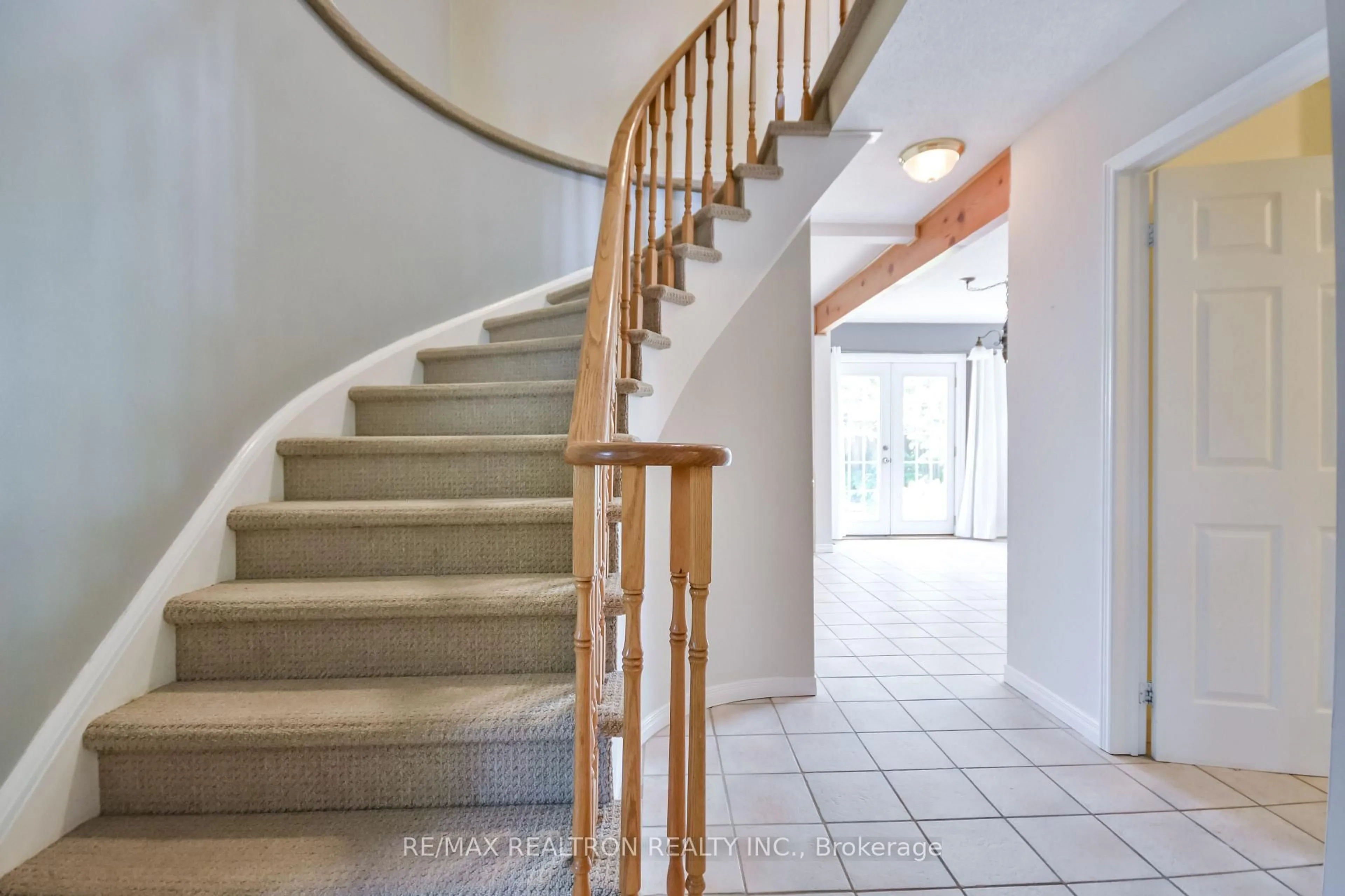 Stairs for 54 Carruthers Cres, Barrie Ontario L4M 6A7