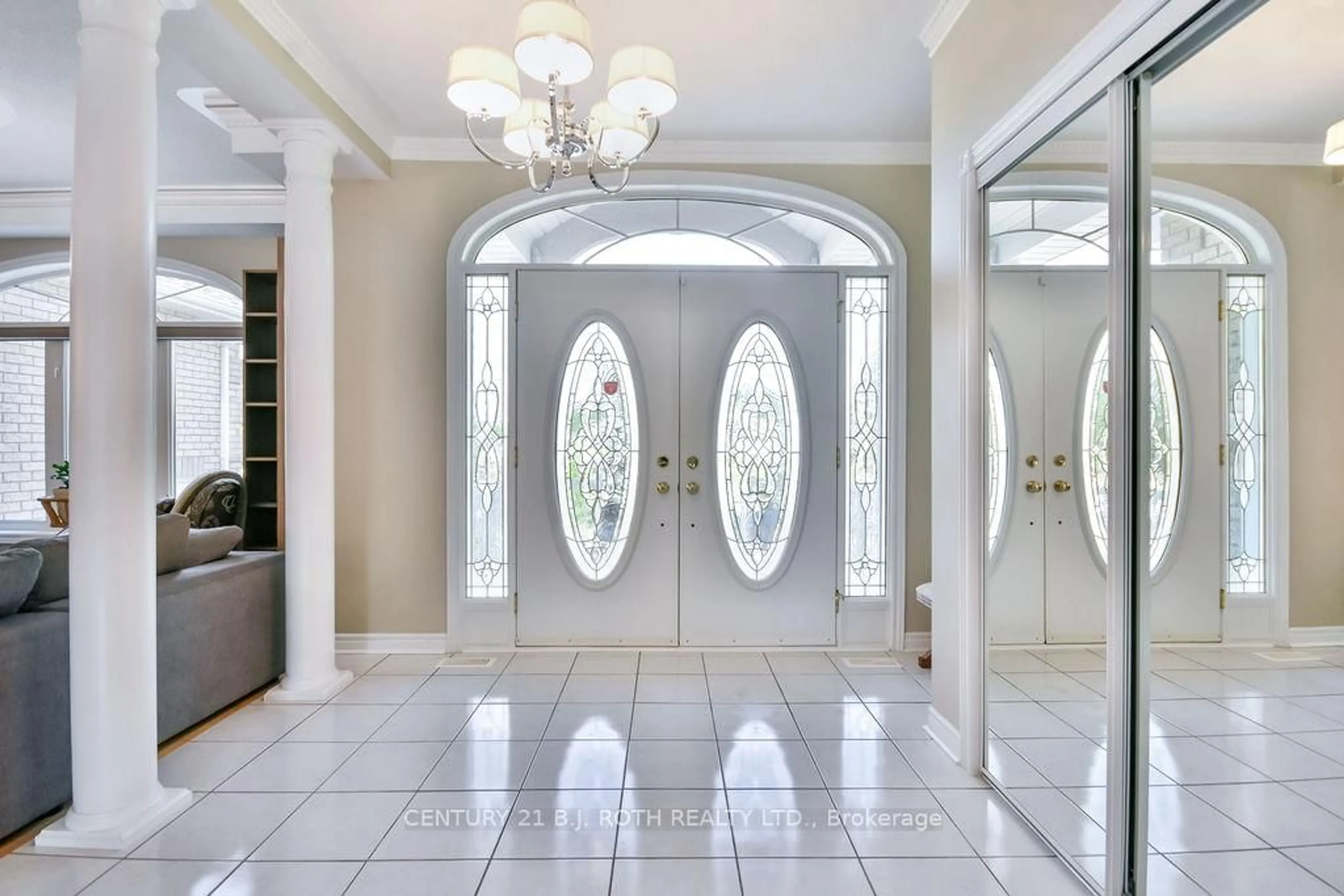 Indoor entryway for 35 Club Crt, Wasaga Beach Ontario L9Z 1M4