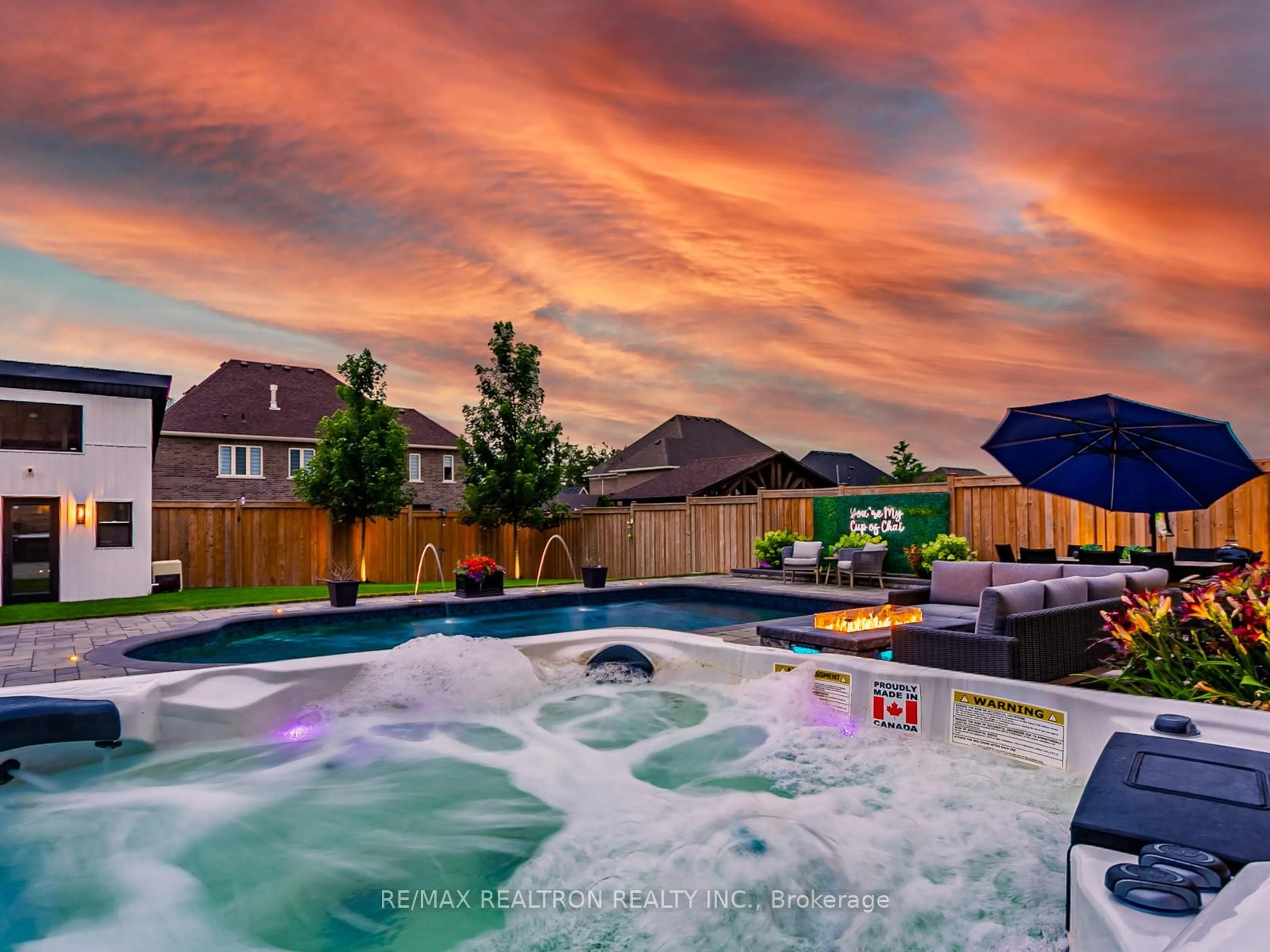 Pool for 107 Victoria Wood Ave, Springwater Ontario L9X 1Z8