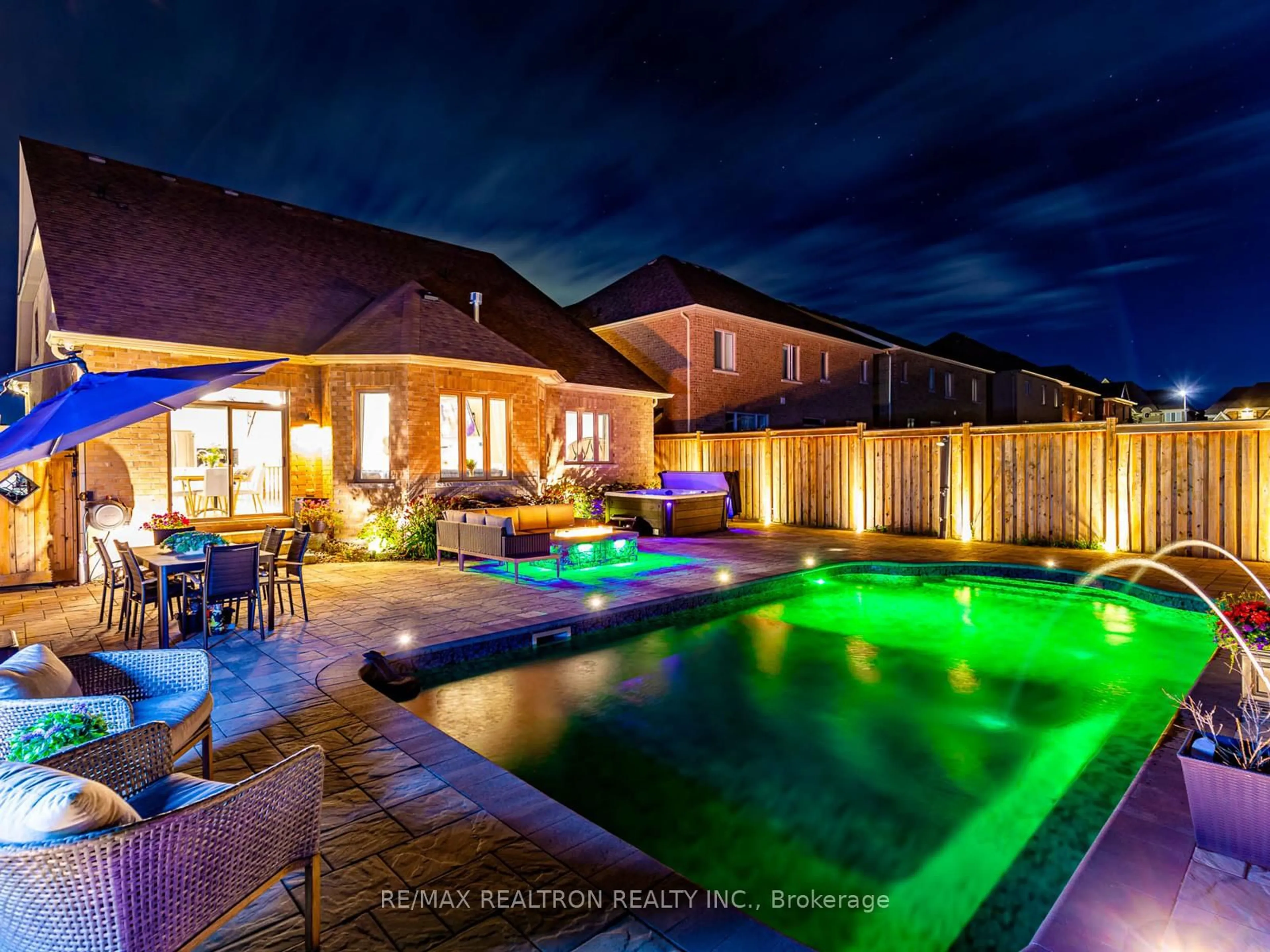 Pool for 107 Victoria Wood Ave, Springwater Ontario L9X 1Z8