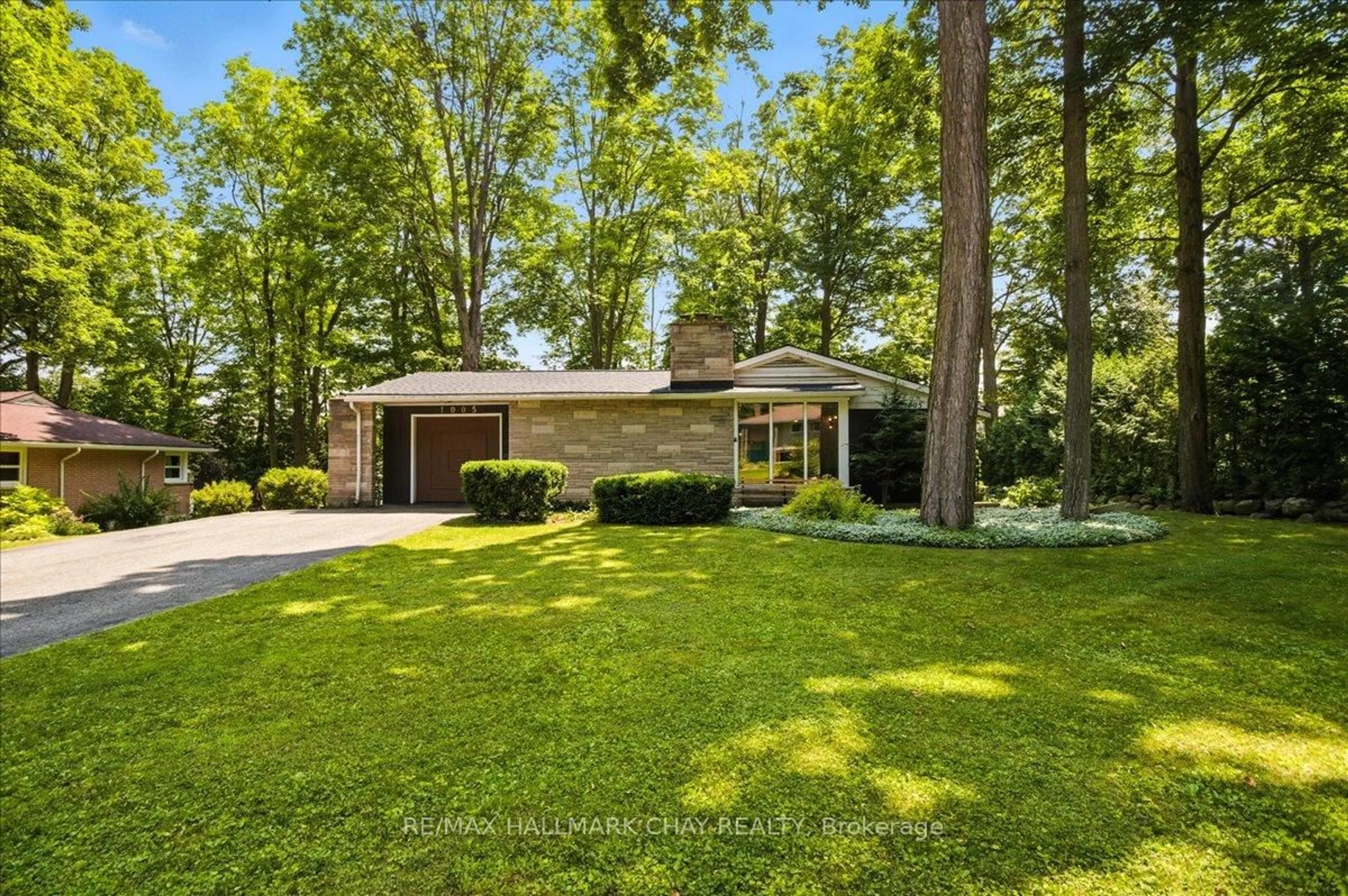 Home with brick exterior material, street for 1005 Ingram Cres, Midland Ontario L4R 4E9