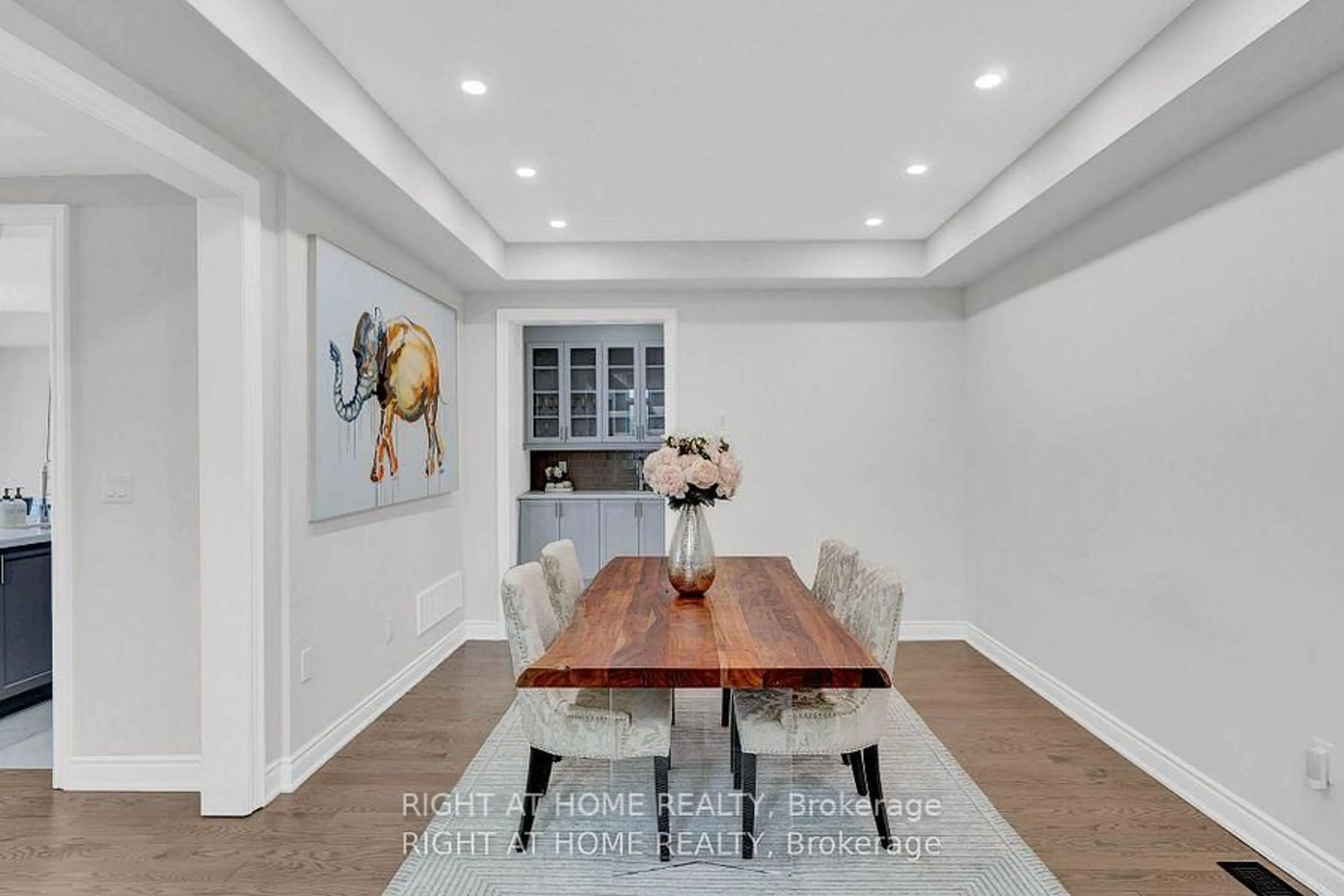 Dining room, unknown for 16 Valleybrook Rd, Barrie Ontario L9J 0L4