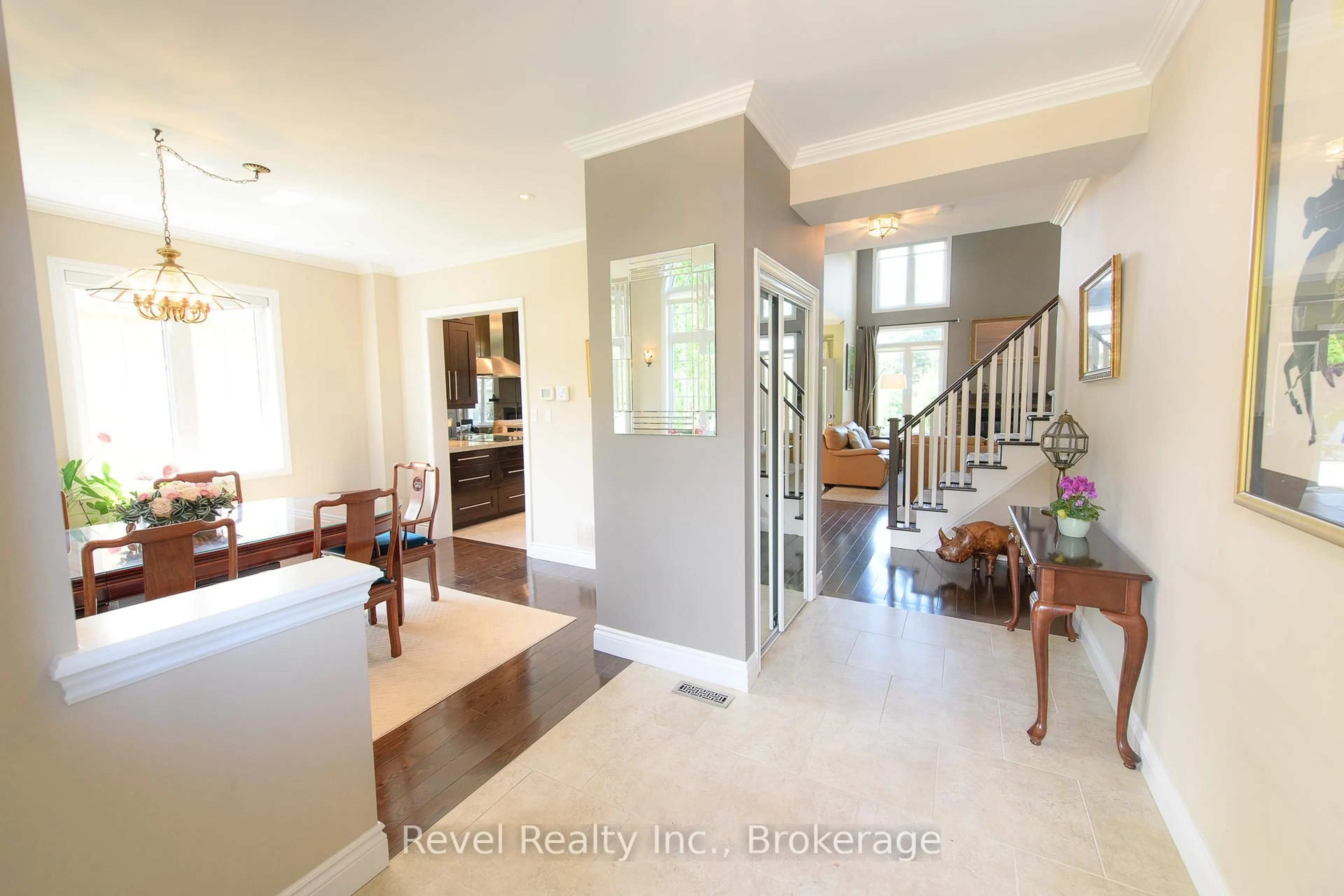 Indoor entryway for 22 Kells Cres, Collingwood Ontario L9Y 0A8