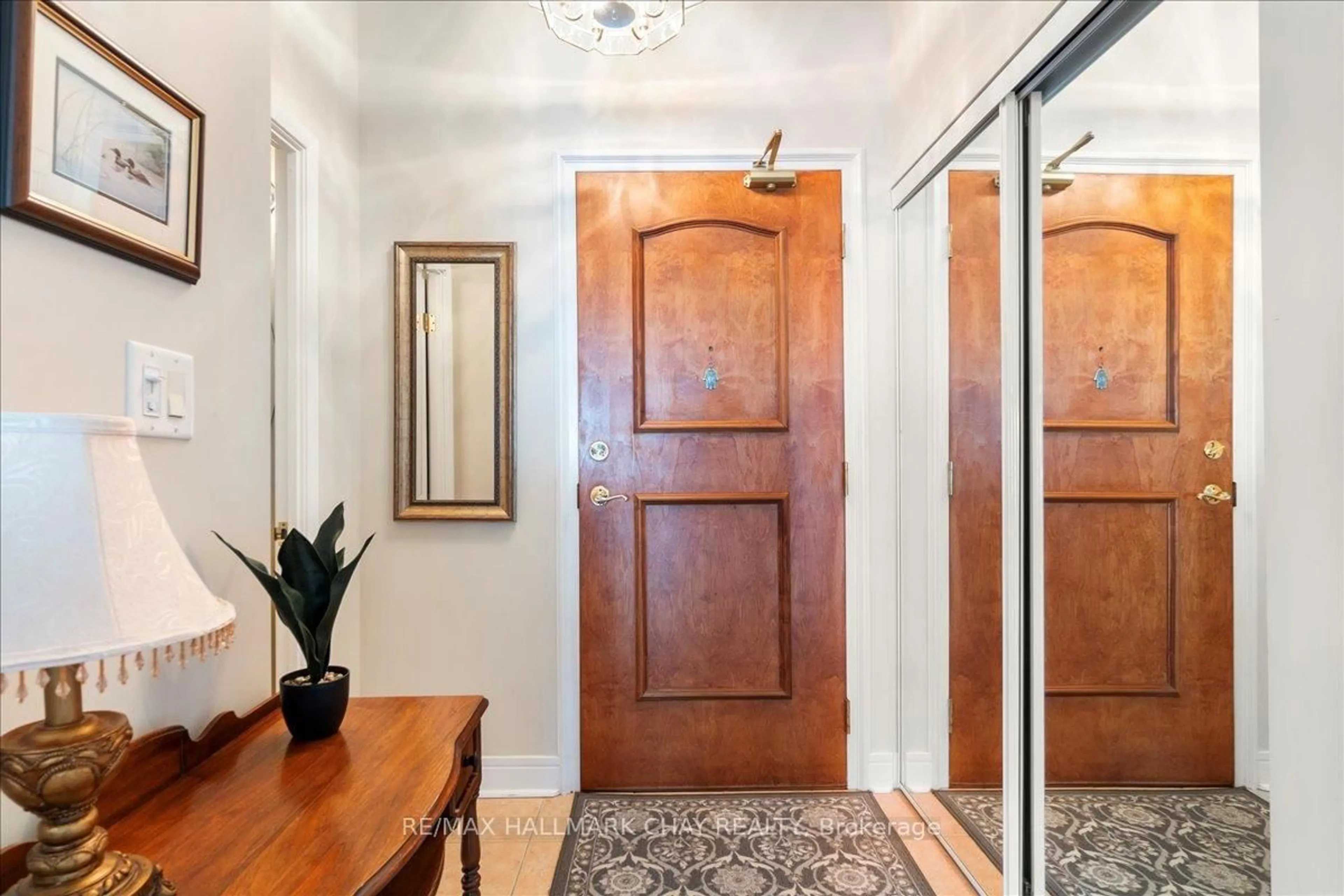 Indoor entryway for 2 Toronto St #508, Barrie Ontario L4N 9R2