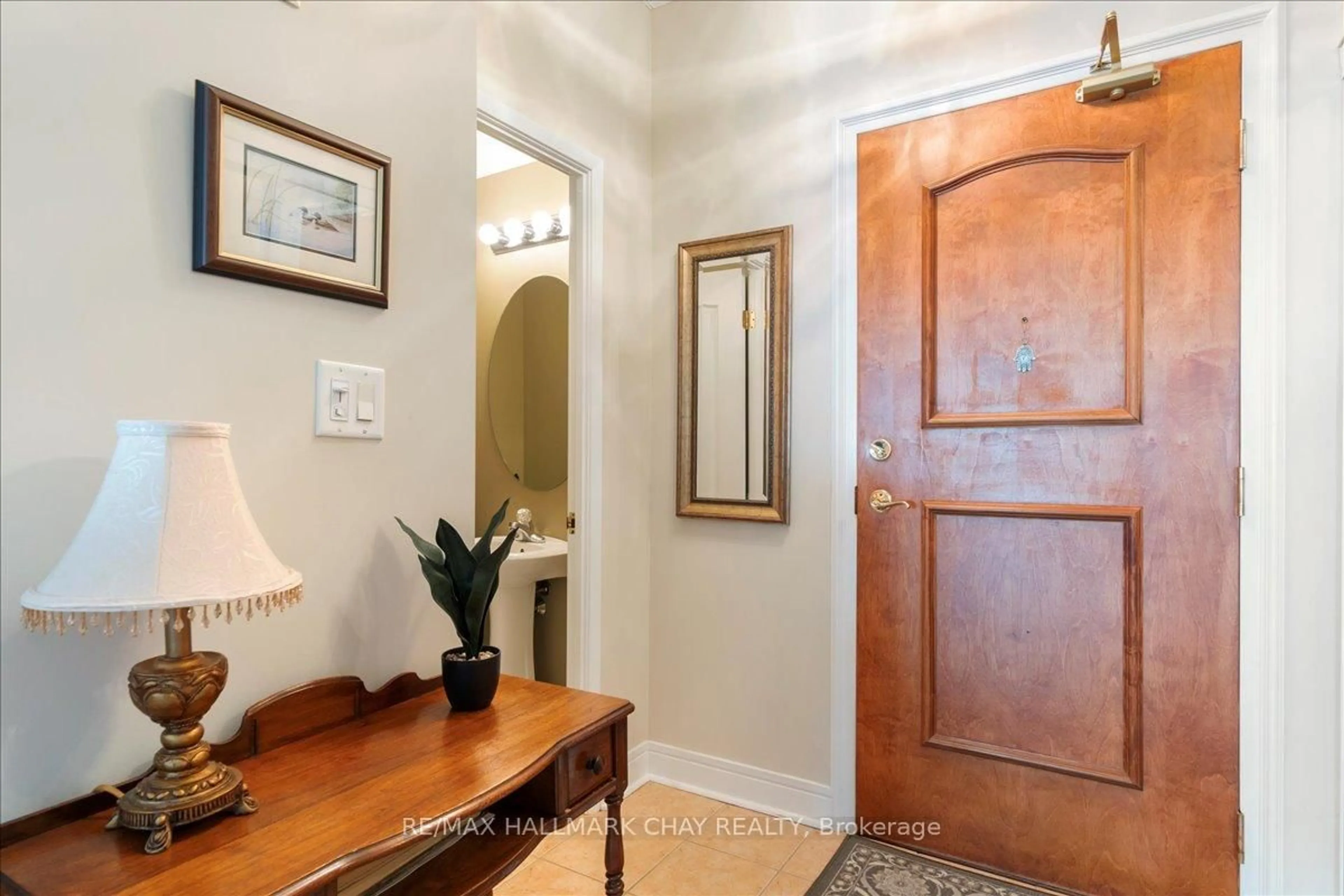 Indoor entryway for 2 Toronto St #508, Barrie Ontario L4N 9R2