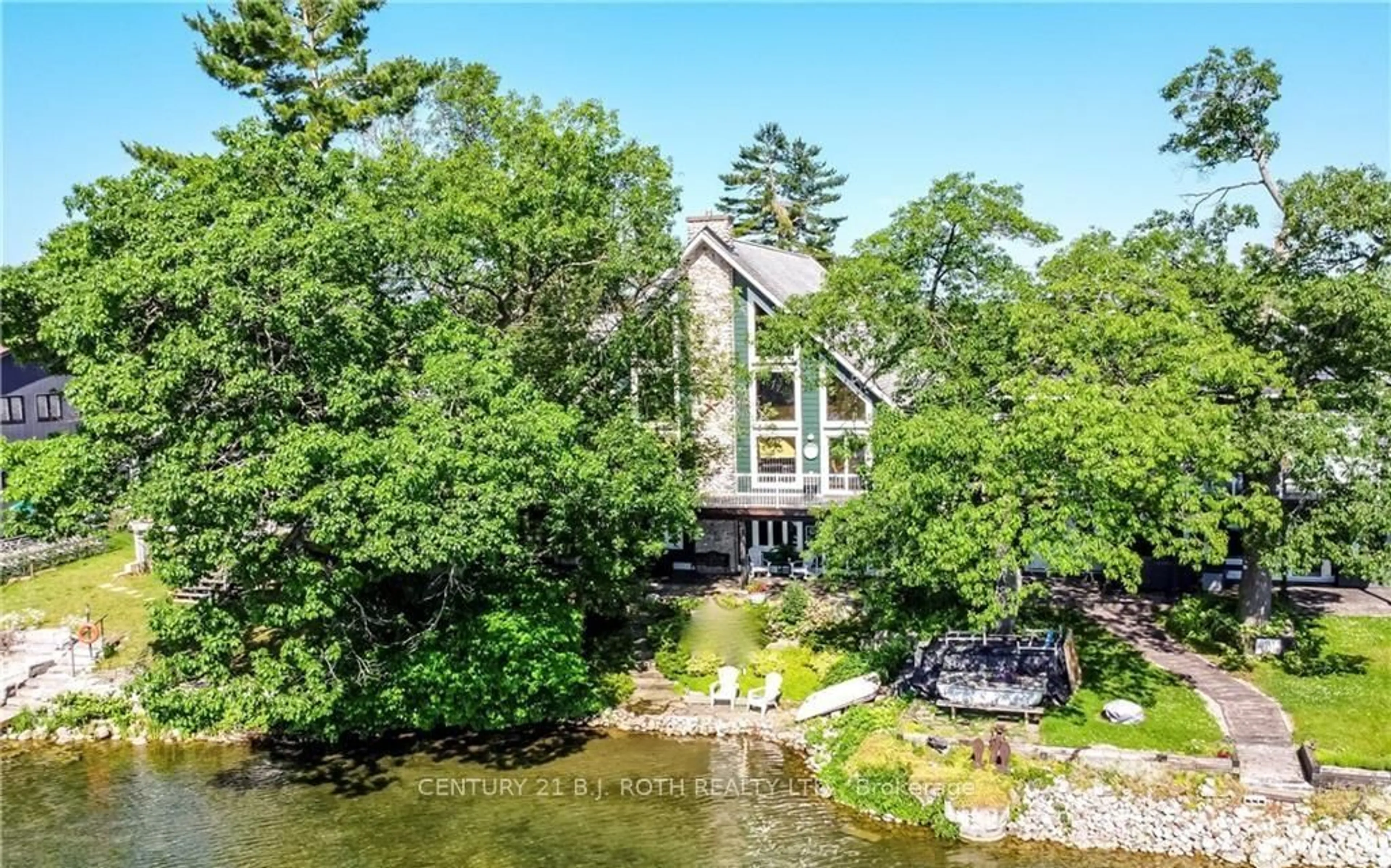 A pic from outside/outdoor area/front of a property/back of a property/a pic from drone, water/lake/river/ocean view for 3931 MENOKE BEACH Rd, Severn Ontario L3V 0T9