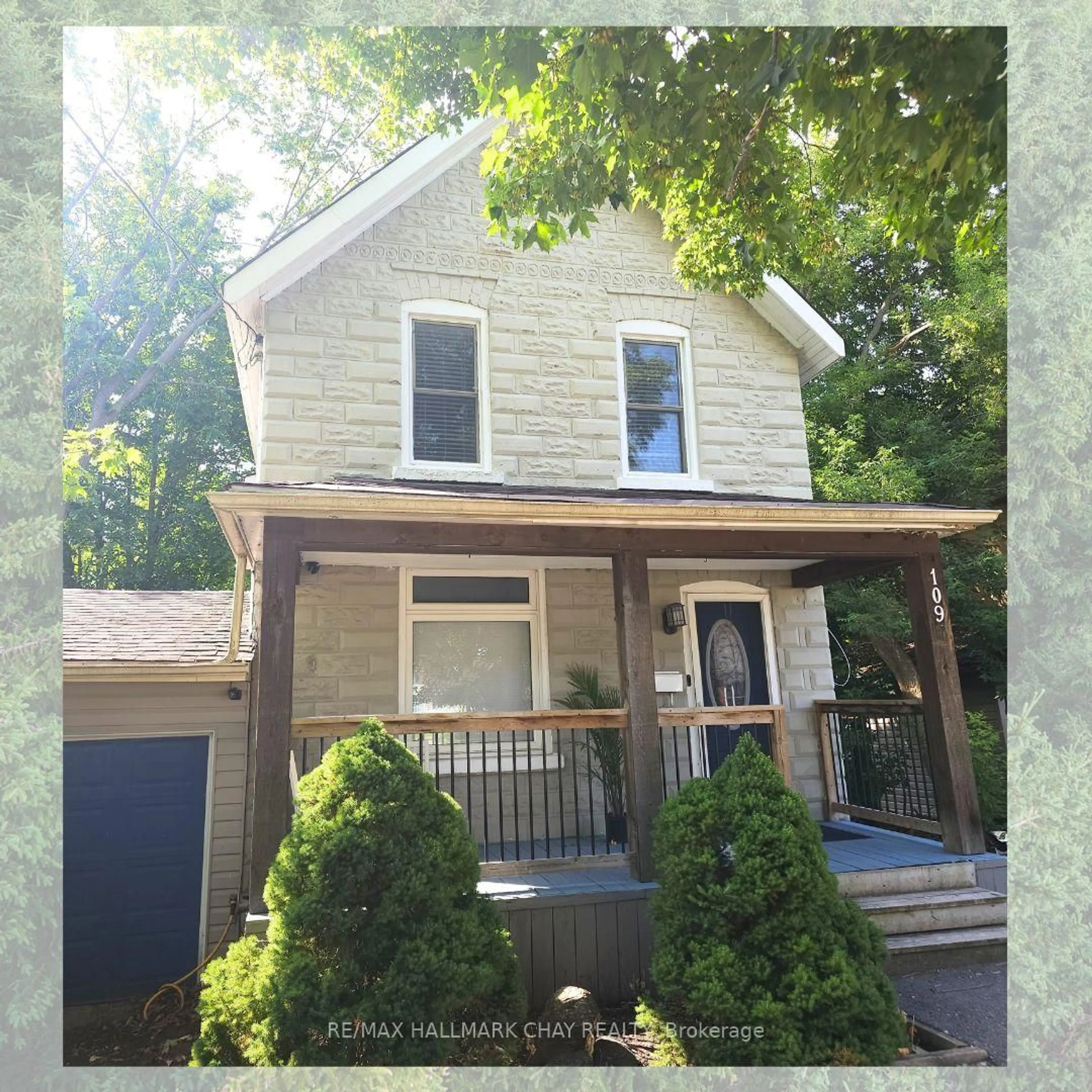 Home with vinyl exterior material, street for 109 Borland St, Orillia Ontario L3V 2B8