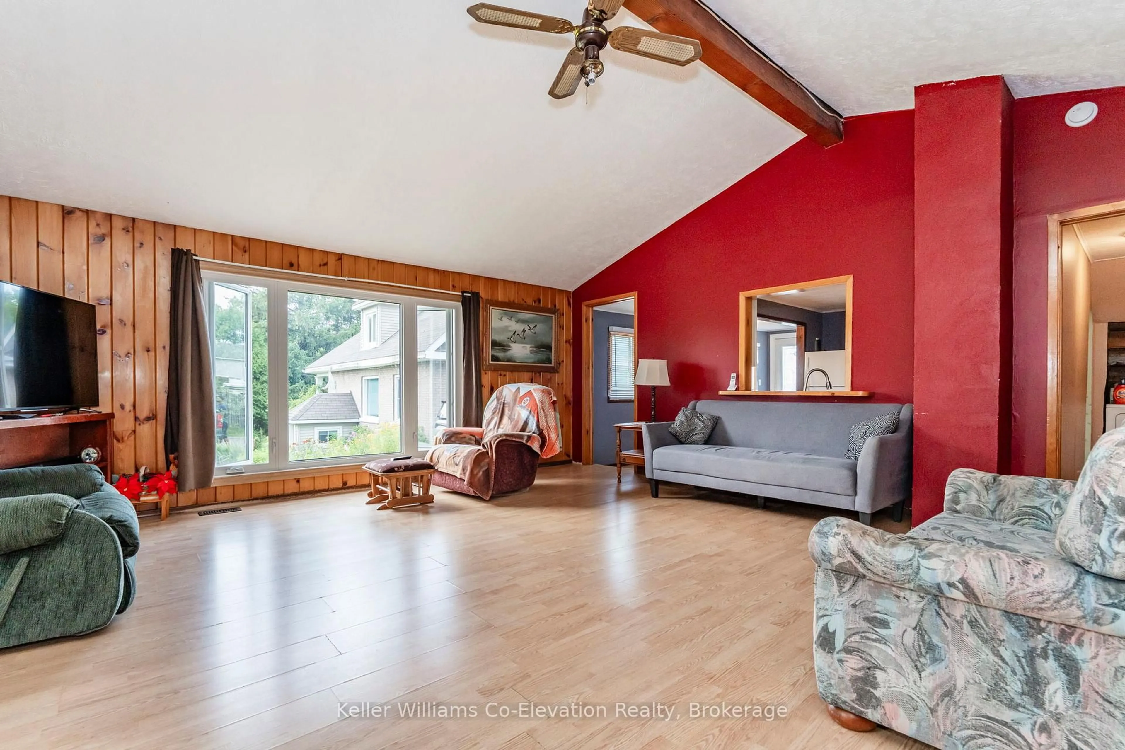 Living room with furniture, wood/laminate floor for 6 Dupuis Dr, Penetanguishene Ontario L9M 1P1