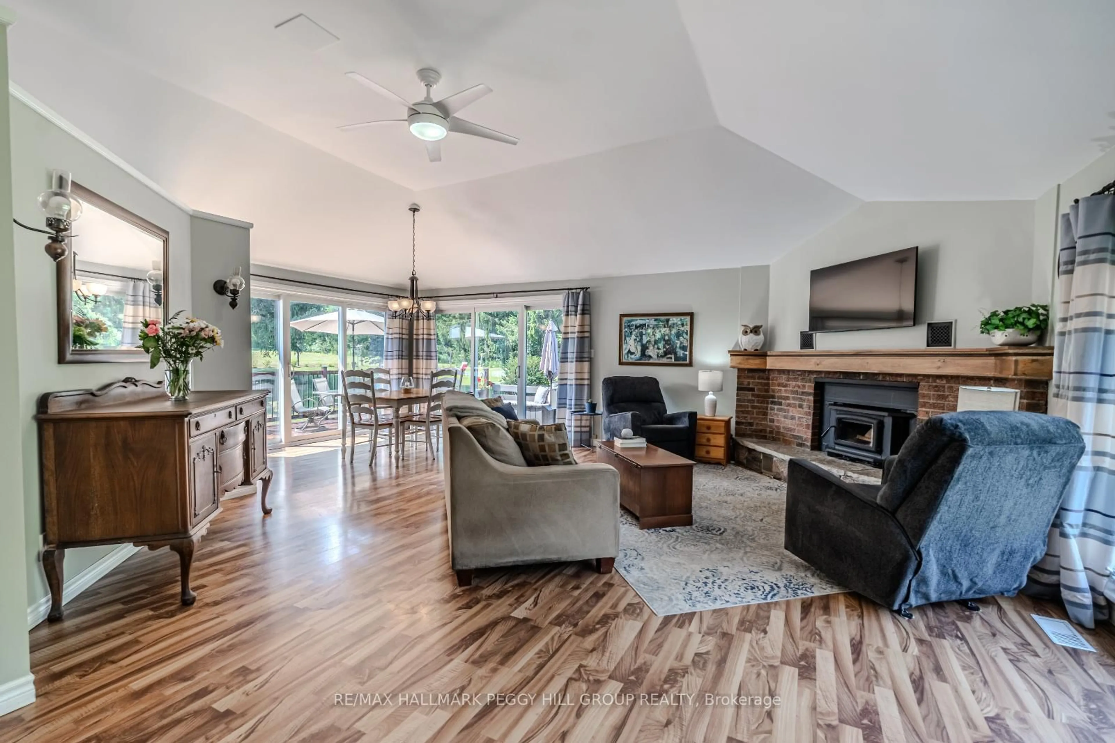 Living room with furniture, unknown for 5875 Vasey Rd, Tay Ontario L0L 1P0