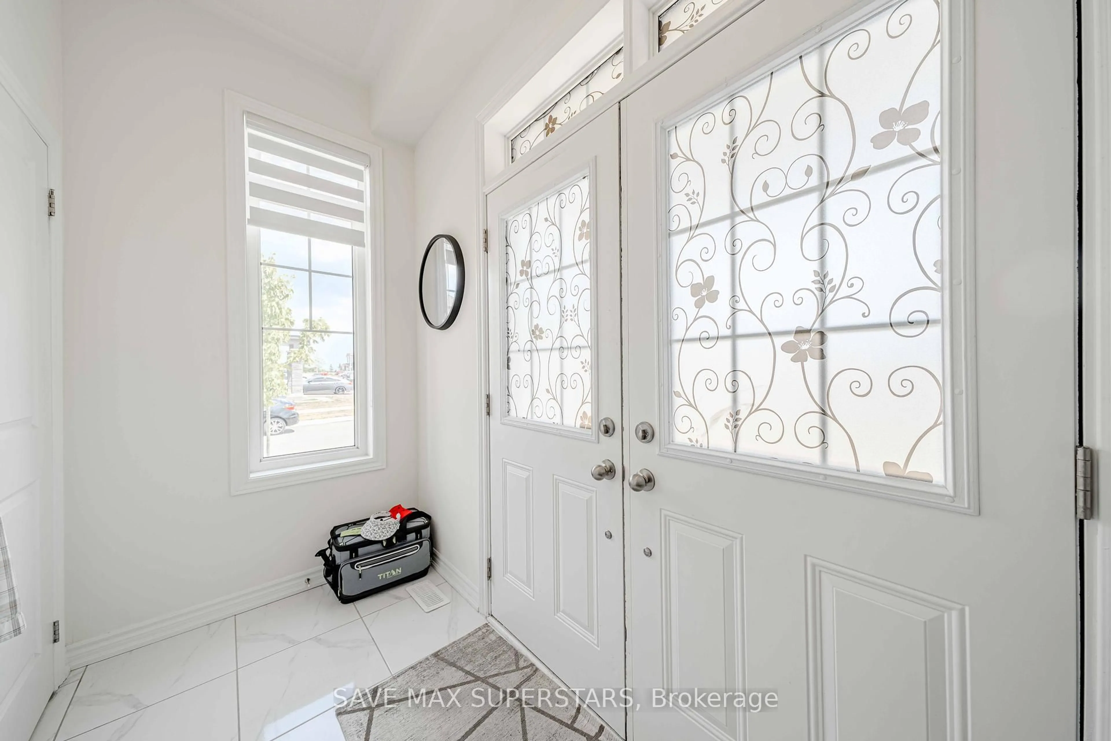 Indoor entryway for 34 Bannister Rd, Barrie Ontario L9J 0L5