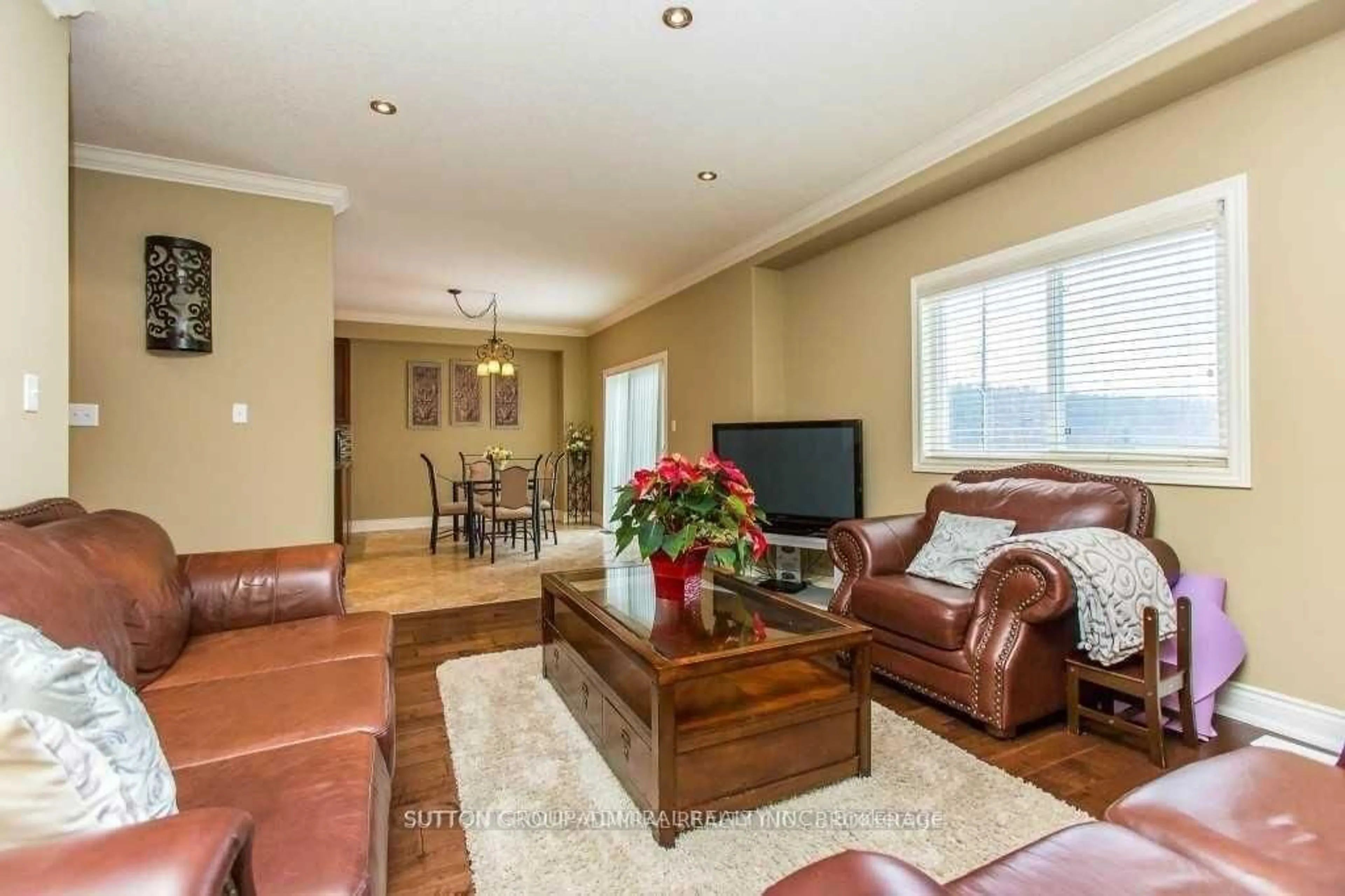 Living room with furniture, unknown for 62 Dunnett Dr, Barrie Ontario L4N 0J6