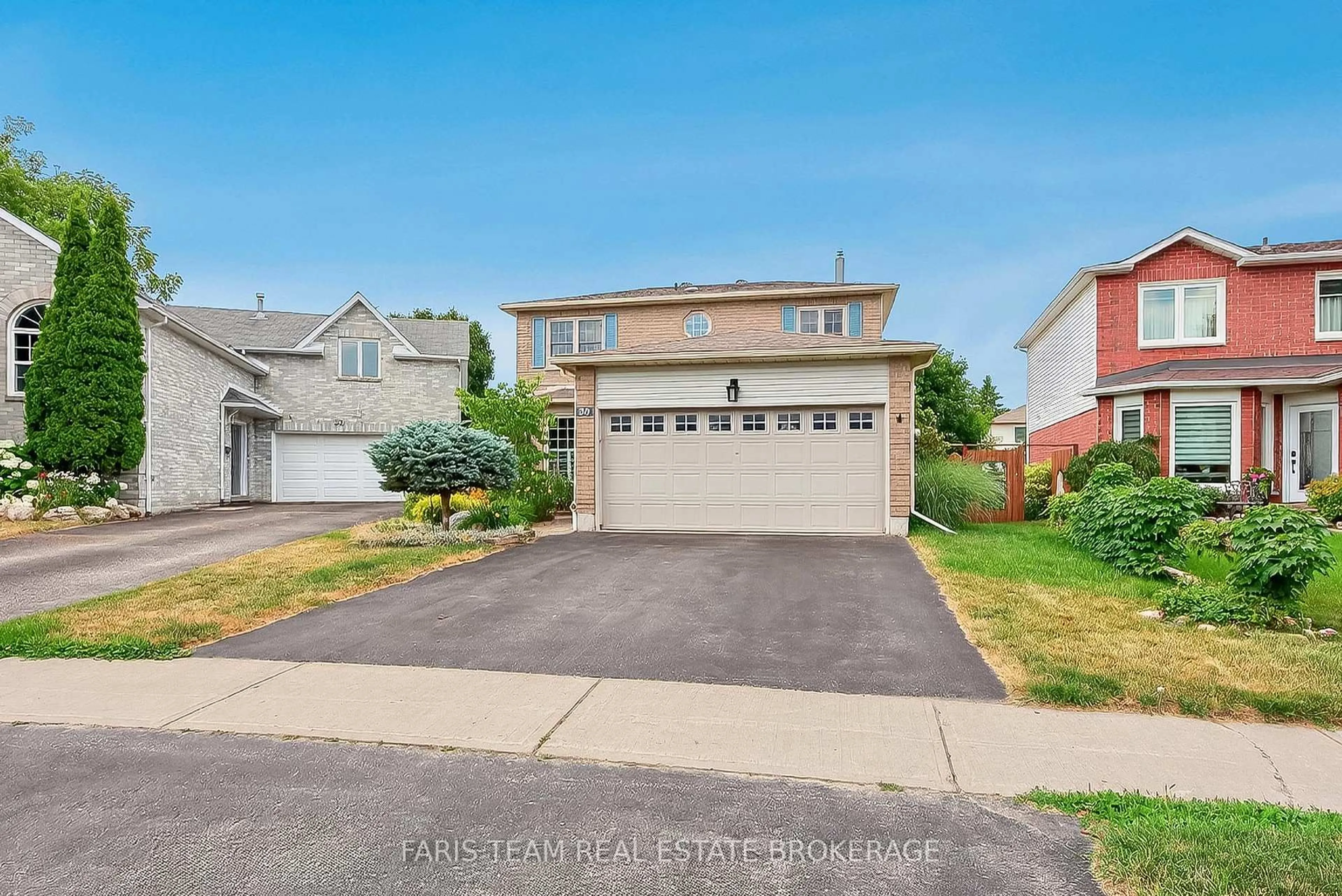 A pic from outside/outdoor area/front of a property/back of a property/a pic from drone, street for 30 Ward Dr, Barrie Ontario L4N 7N9