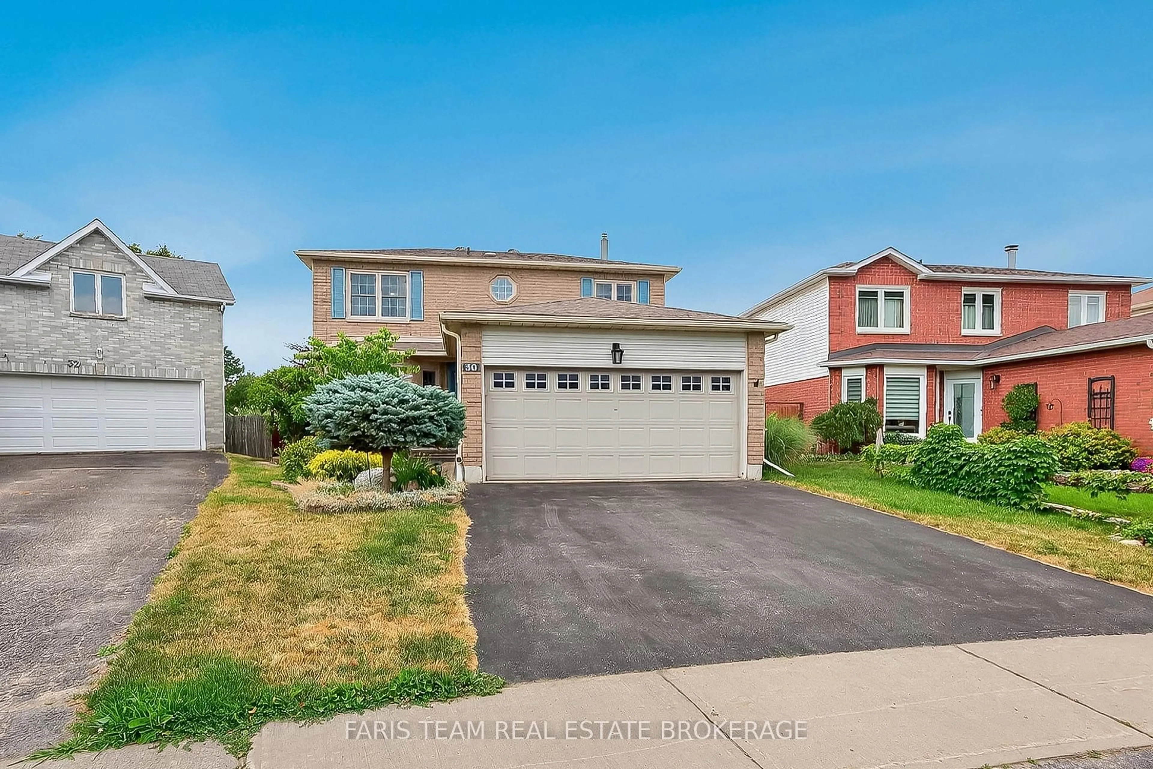 A pic from outside/outdoor area/front of a property/back of a property/a pic from drone, street for 30 Ward Dr, Barrie Ontario L4N 7N9