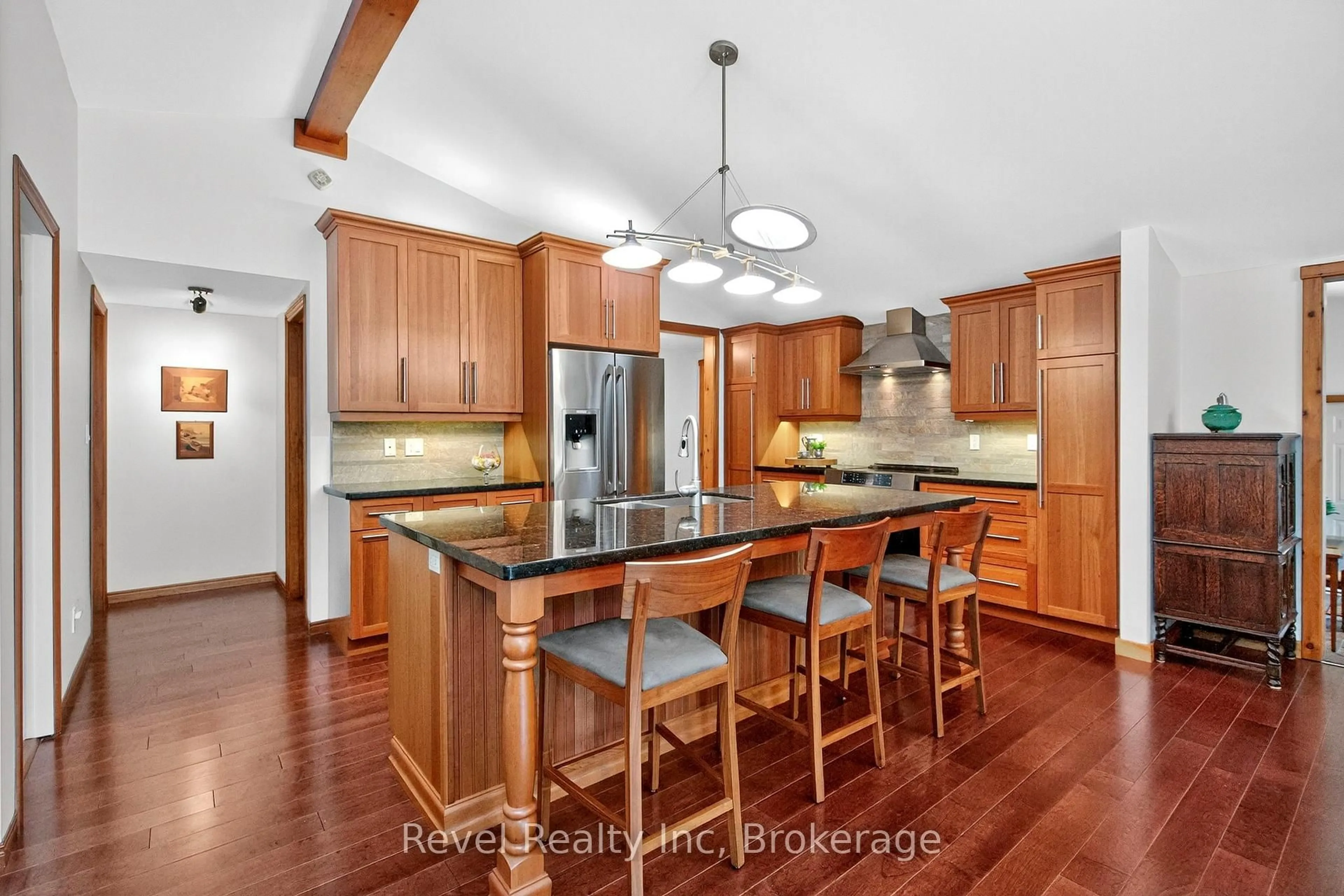 Open concept kitchen, unknown for 33 Belcourt Cres, Tiny Ontario L9M 0M7