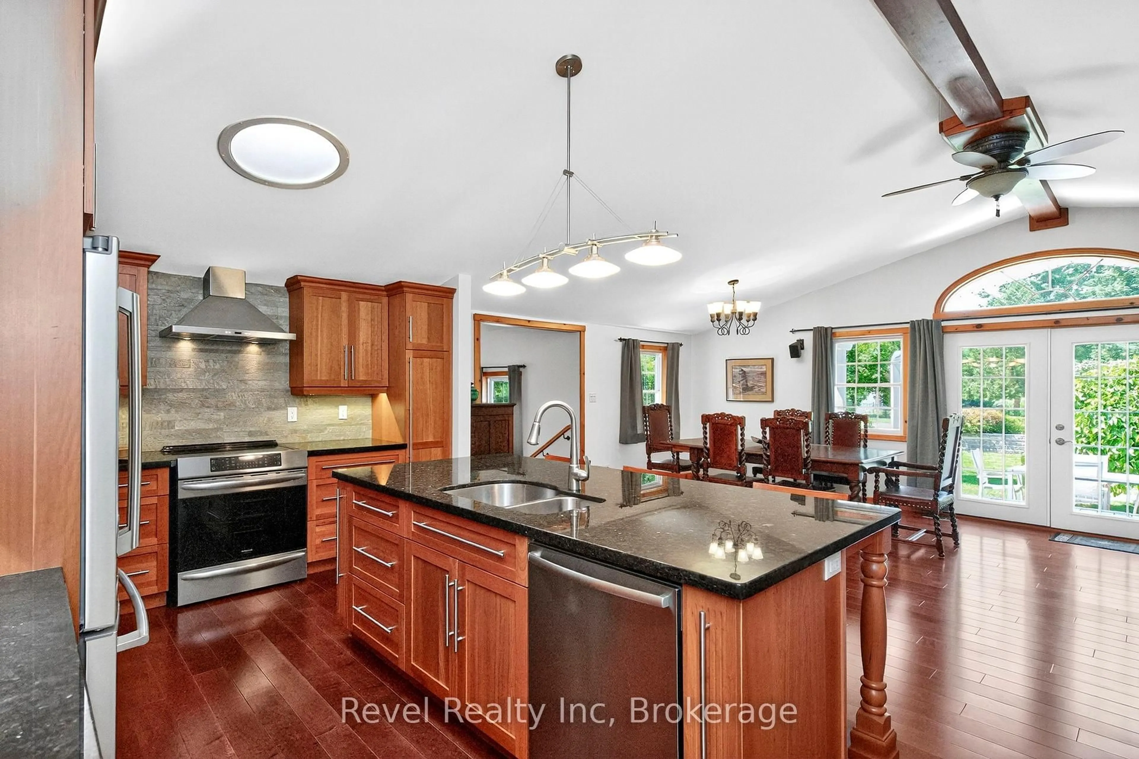 Open concept kitchen, ceramic/tile floor for 33 Belcourt Cres, Tiny Ontario L9M 0M7