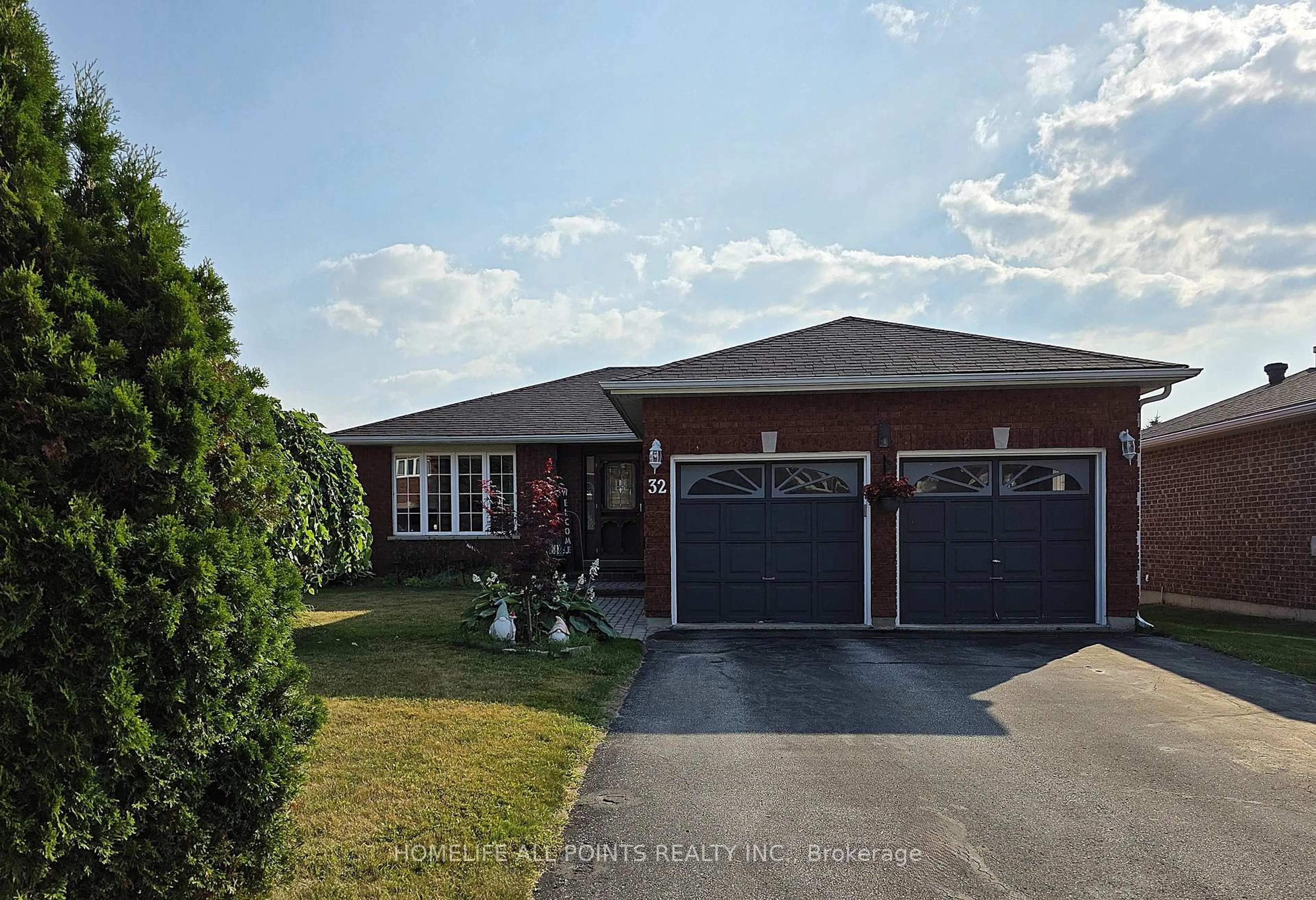A pic from outside/outdoor area/front of a property/back of a property/a pic from drone, street for 32 CARTER Cres, Orillia Ontario L3V 7S2