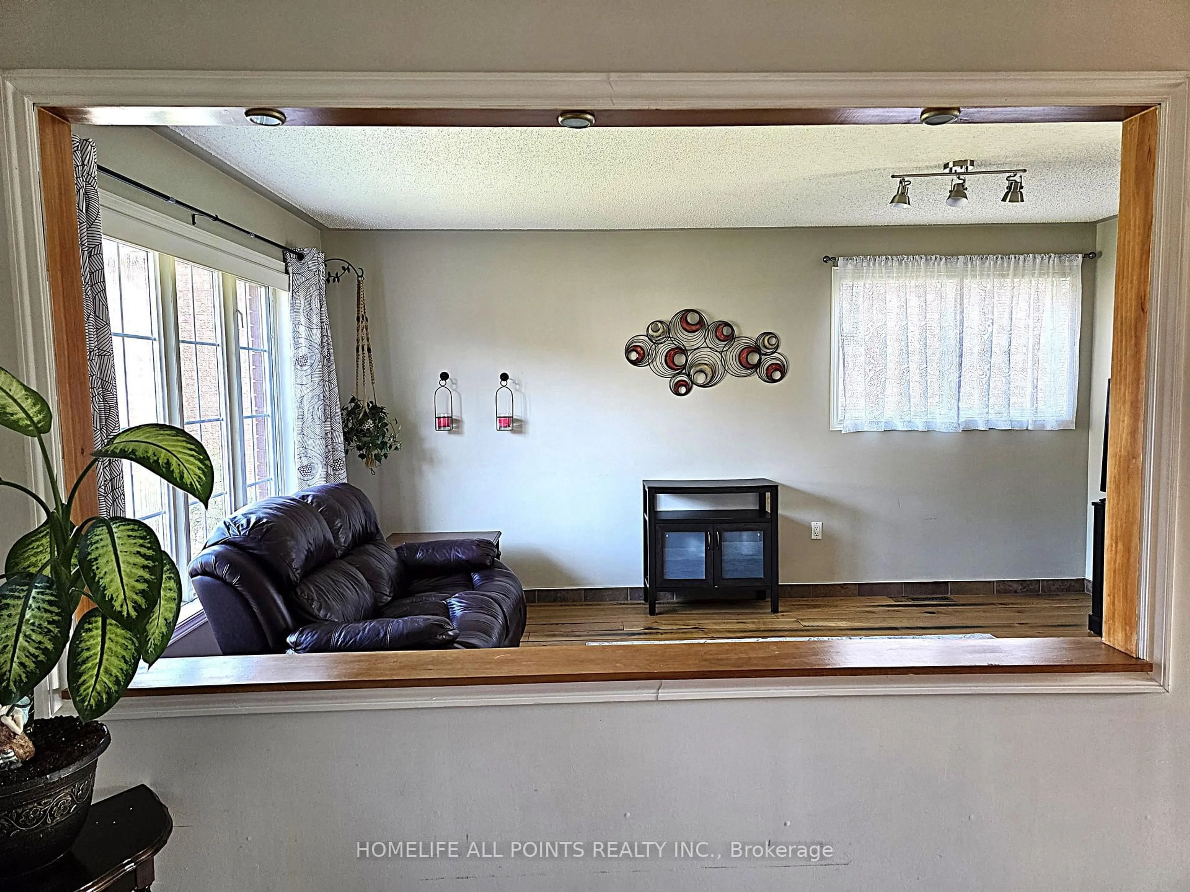 Living room with furniture, unknown for 32 CARTER Cres, Orillia Ontario L3V 7S2