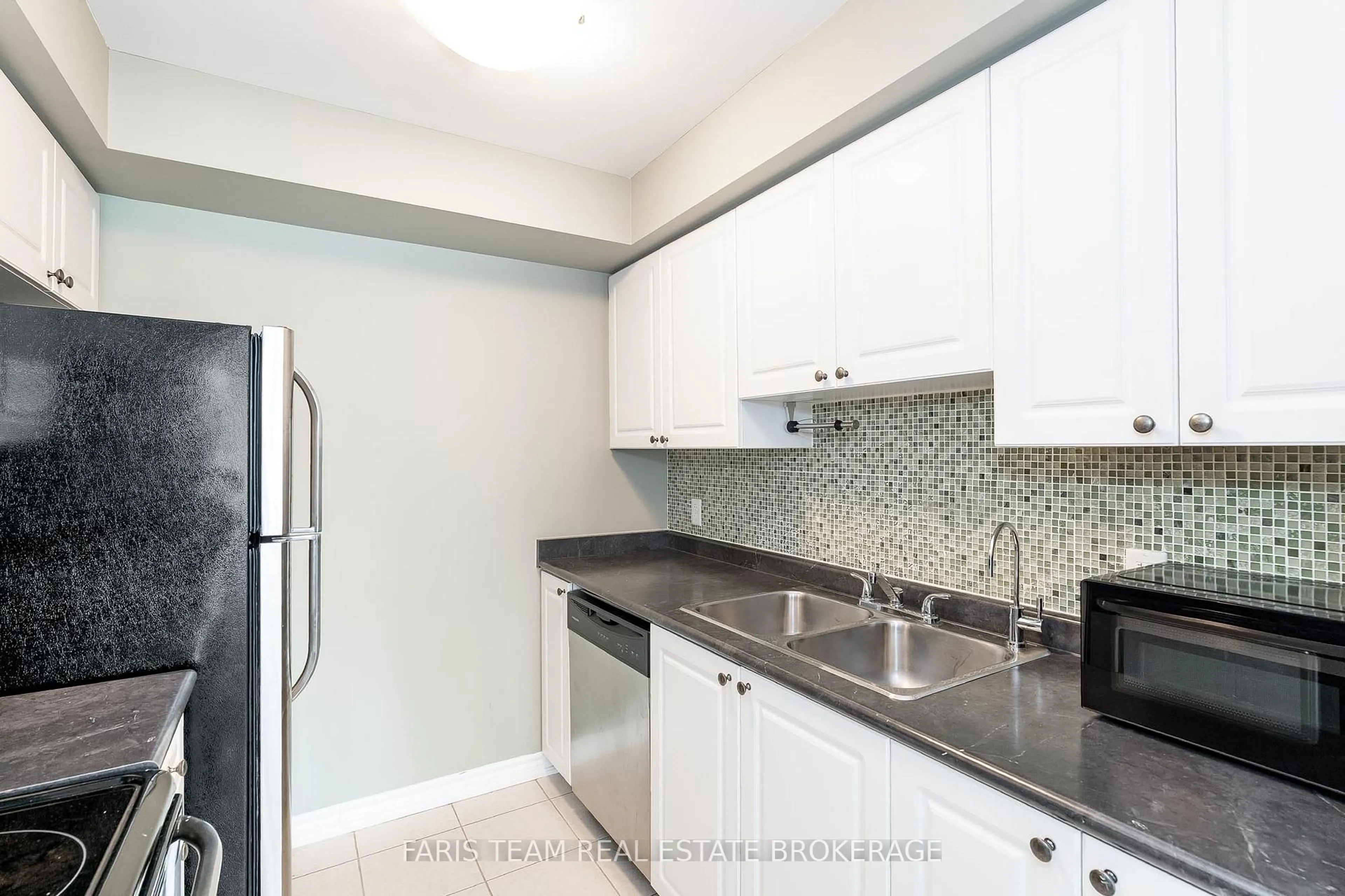 Standard kitchen, unknown for 57 Ferndale Dr #9, Barrie Ontario L4N 5W9