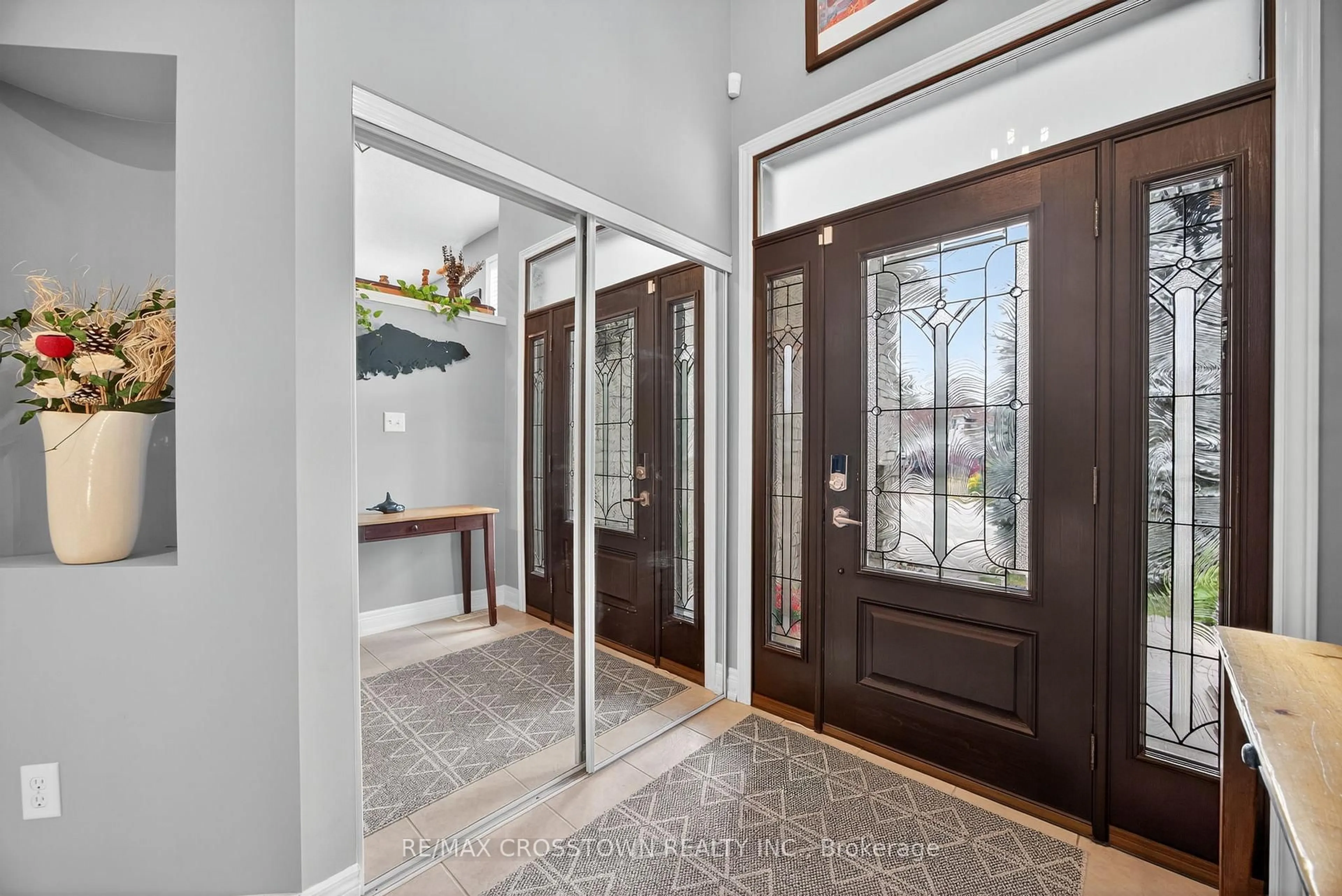 Indoor entryway for 11 NORTHWOOD Dr, Wasaga Beach Ontario L9Z 3B5