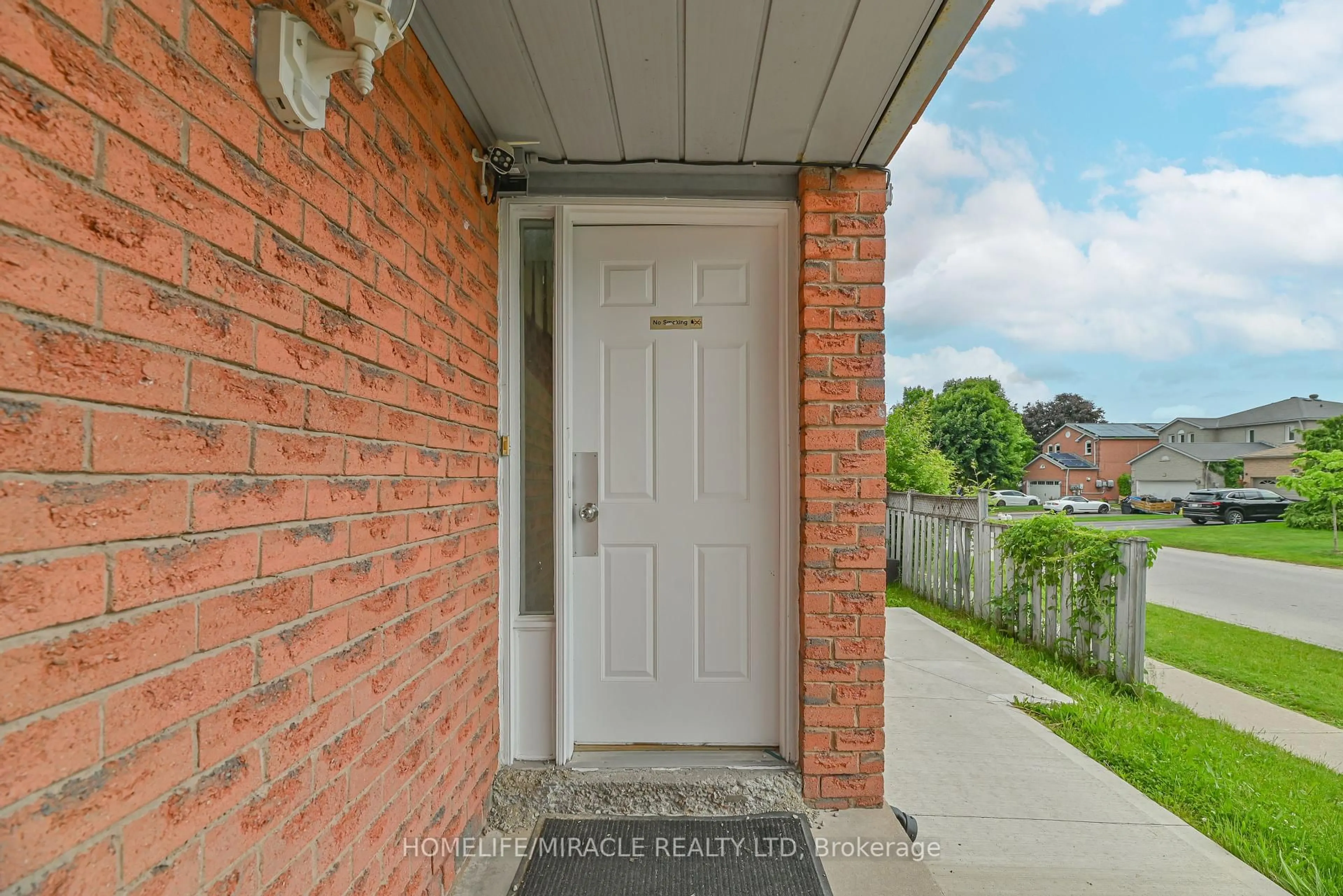 Home with brick exterior material, street for 40 Blair Cres, Barrie Ontario L4M 5Y6