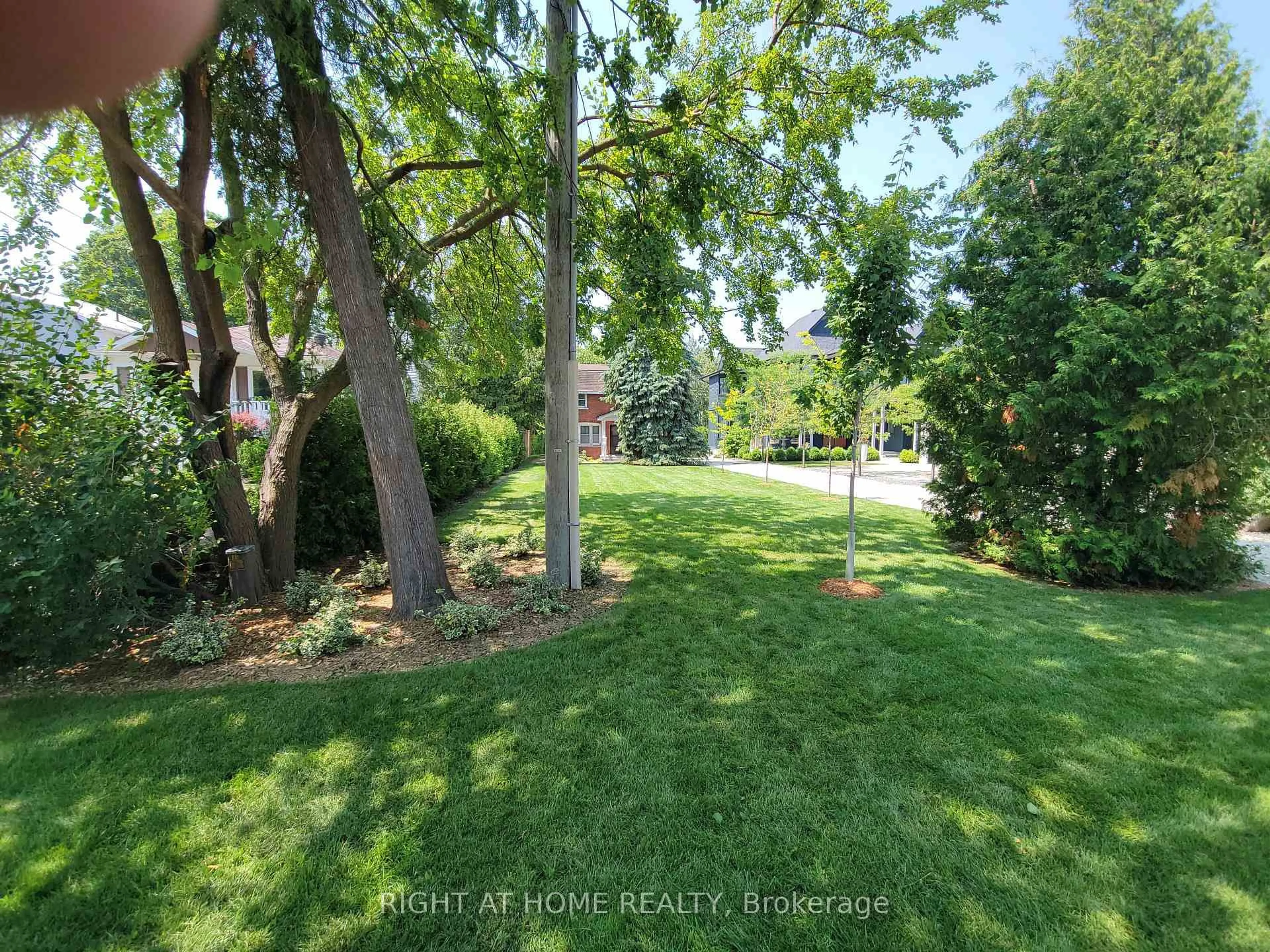 A pic from outside/outdoor area/front of a property/back of a property/a pic from drone, forest/trees view for 29 Niagara St, Collingwood Ontario L9W 3X1