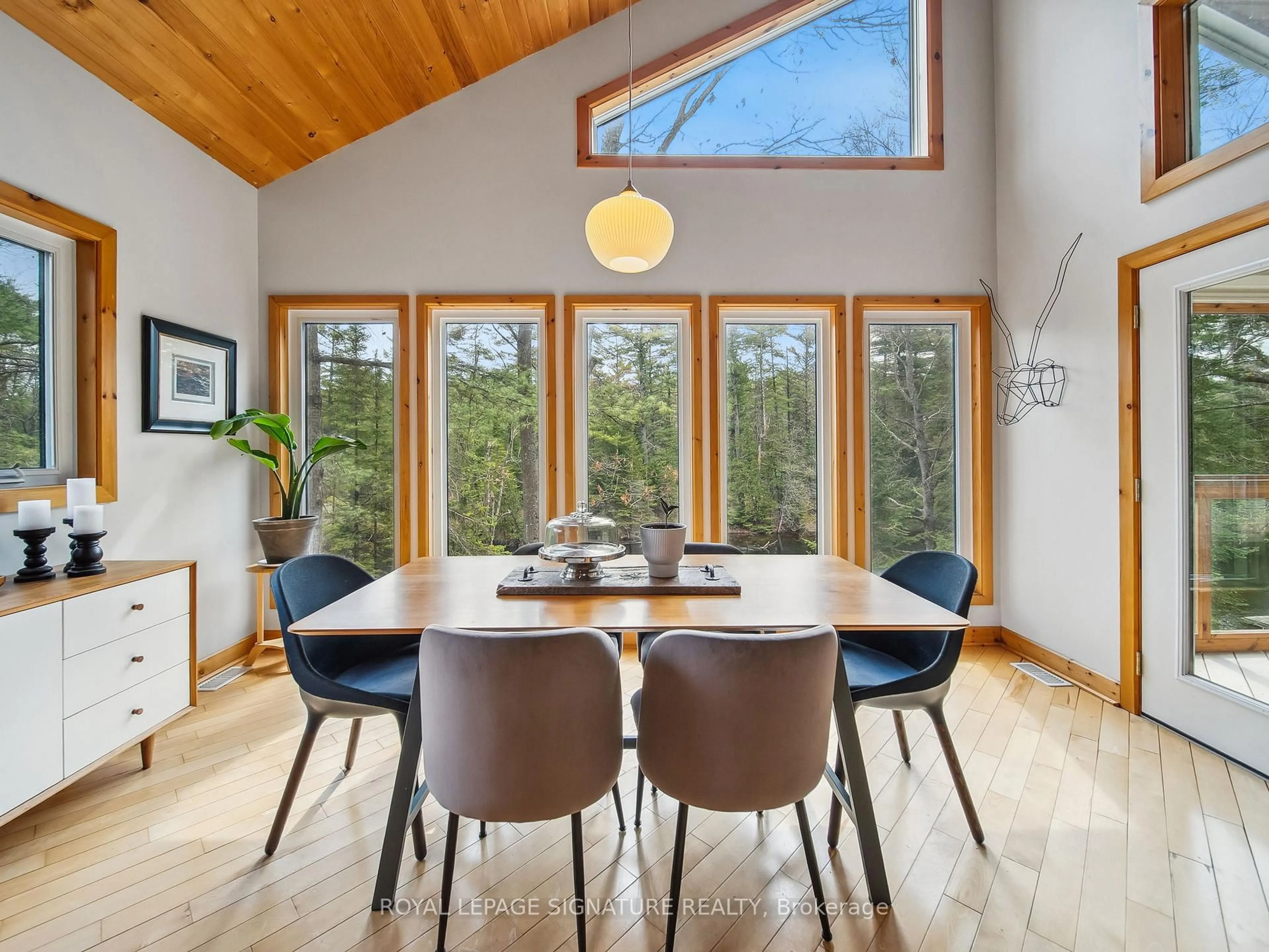 Dining room, wood/laminate floor for 3309 Riverdale Dr, Severn Ontario L0K 2B0
