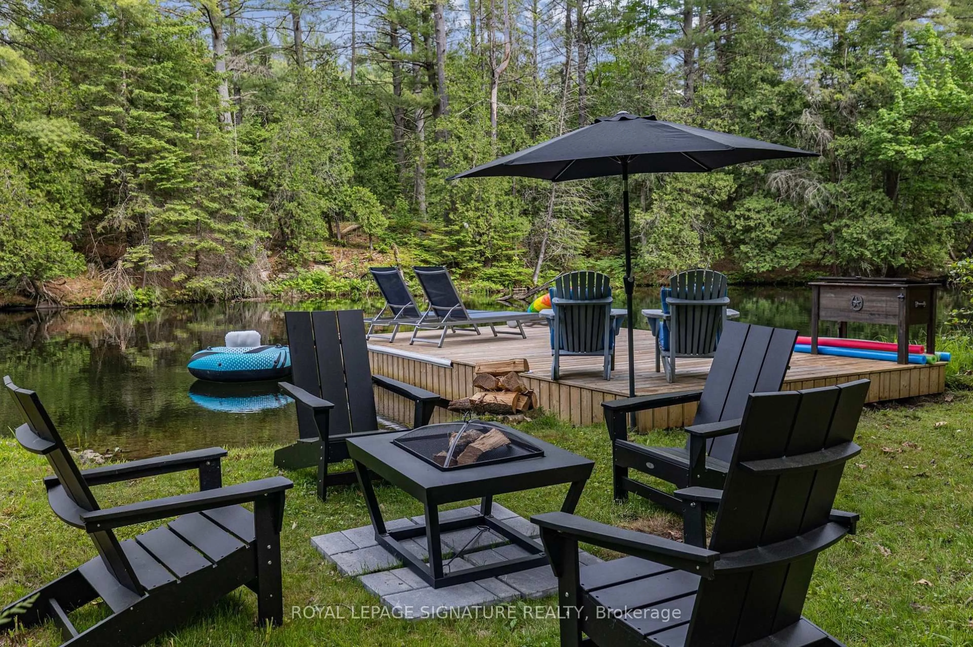 Patio, forest/trees view for 3309 Riverdale Dr, Severn Ontario L0K 2B0