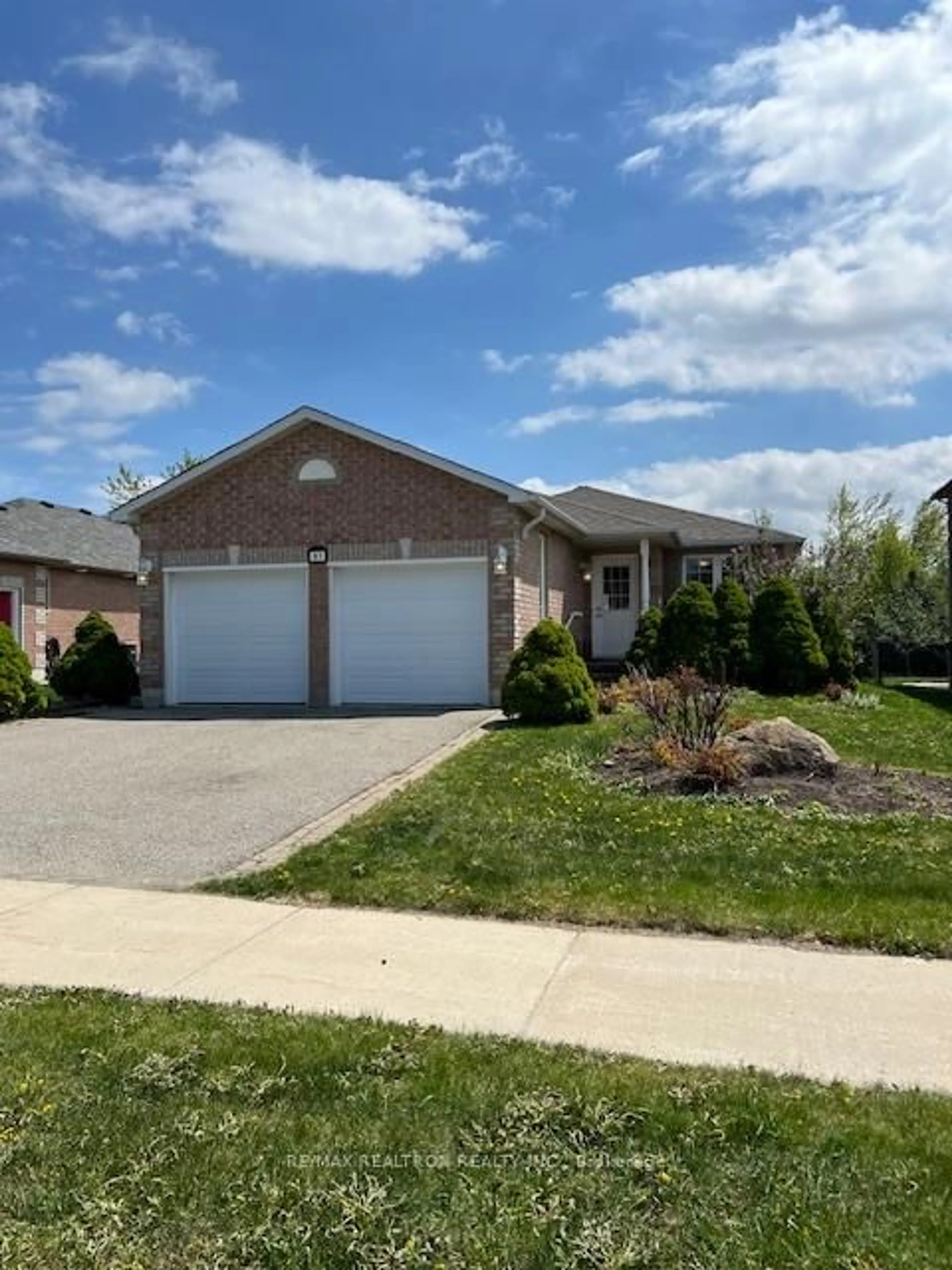 Home with brick exterior material, street for 13 Commonwealth Rd, Barrie Ontario L4M 7J6