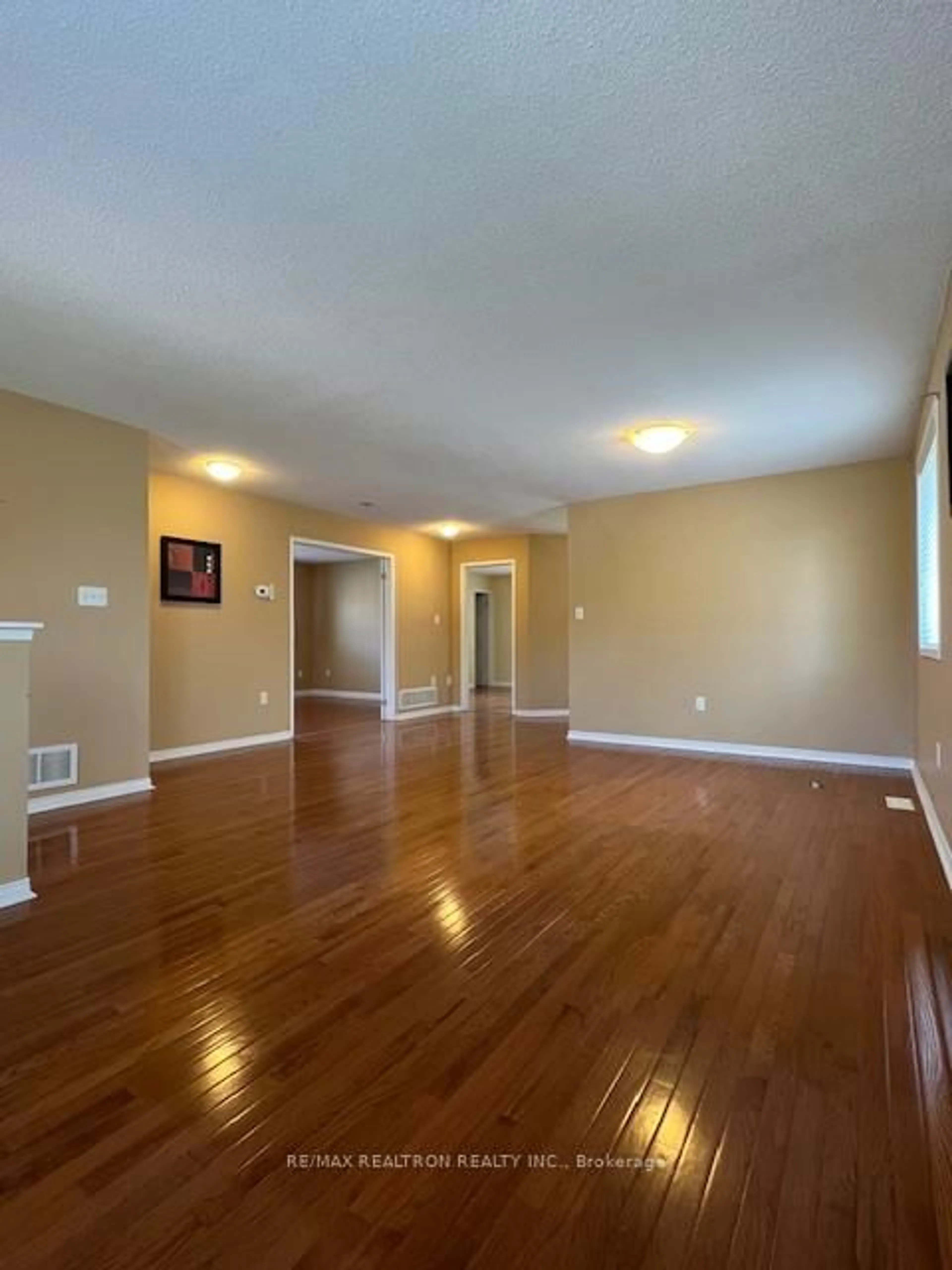 A pic of a room for 13 Commonwealth Rd, Barrie Ontario L4M 7J6