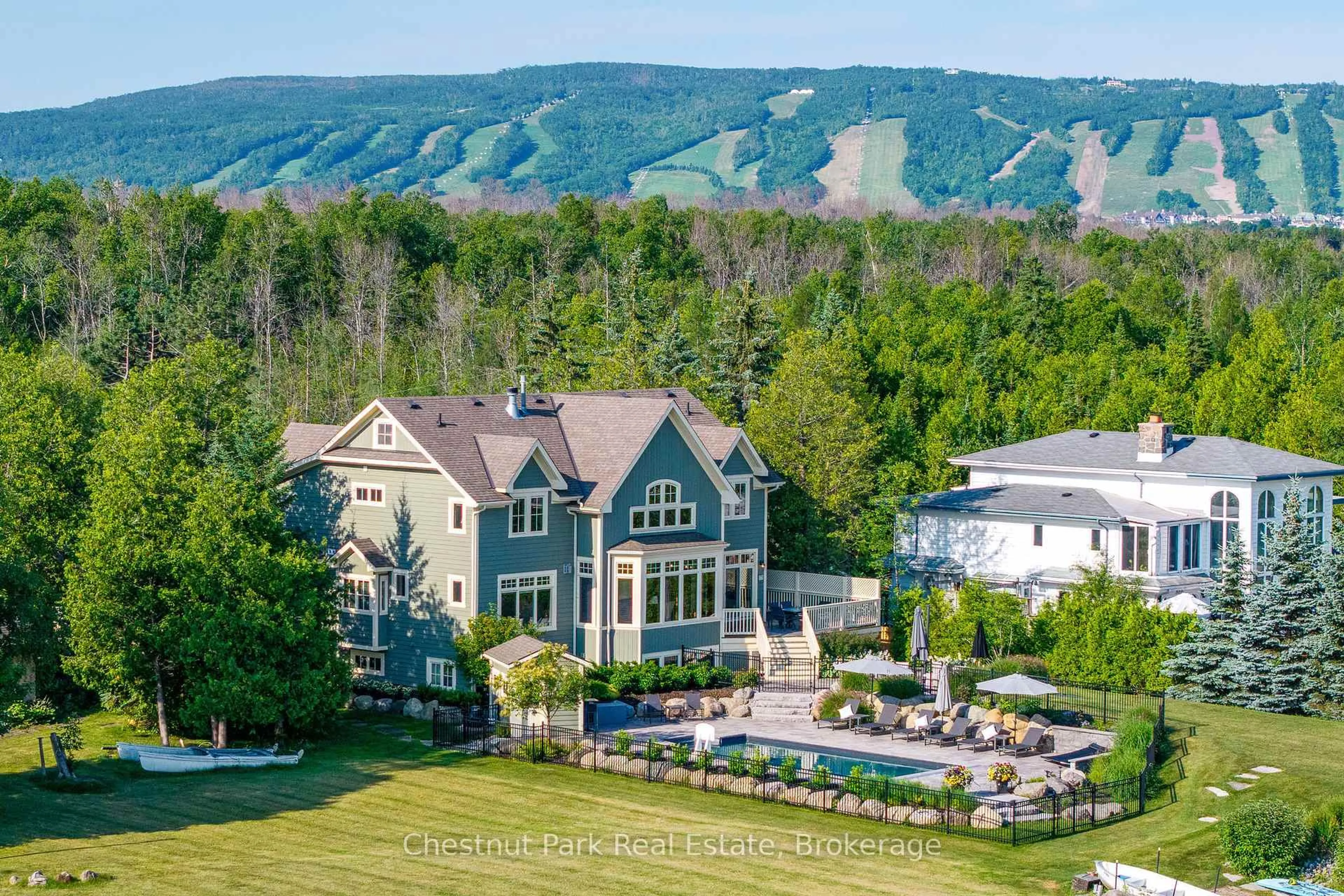 A pic from outside/outdoor area/front of a property/back of a property/a pic from drone, mountain view for 176 Bartlett Blvd, Collingwood Ontario L9Y 5C9