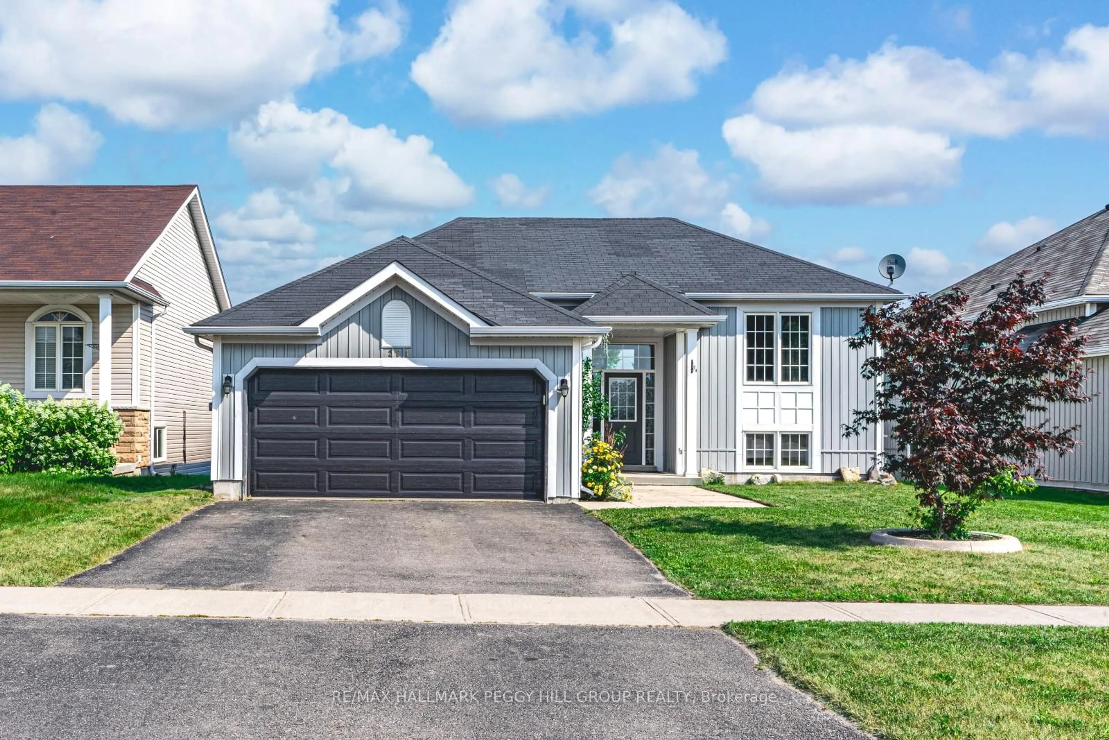 Home with vinyl exterior material, street for 283 Regina St, Clearview Ontario L0M 1S0