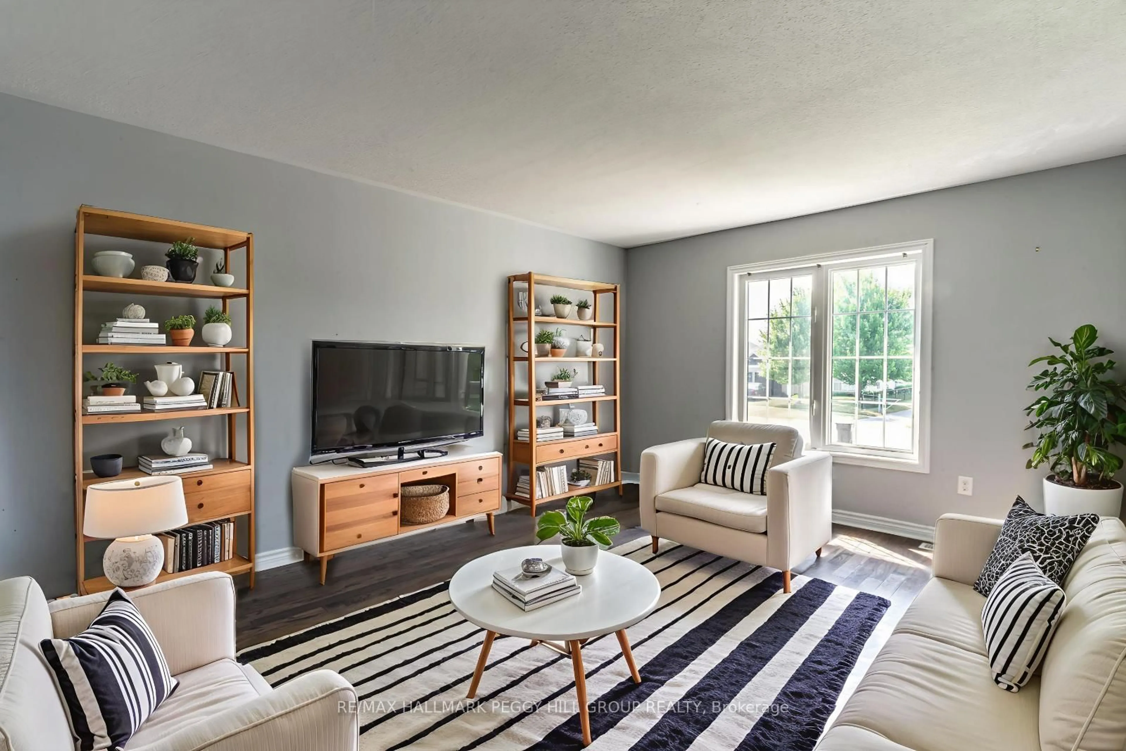 Living room with furniture, unknown for 283 Regina St, Clearview Ontario L0M 1S0