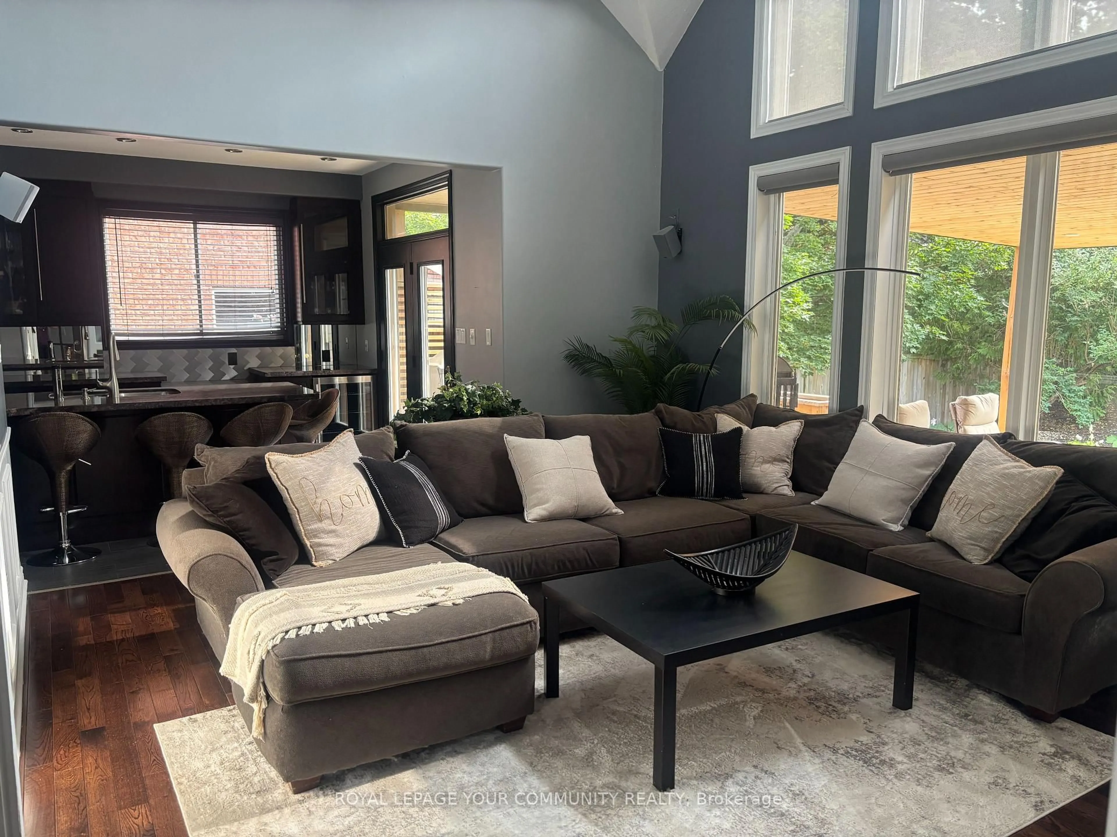 Living room with furniture, unknown for 72 Birkhall Pl, Barrie Ontario L4N 0K1