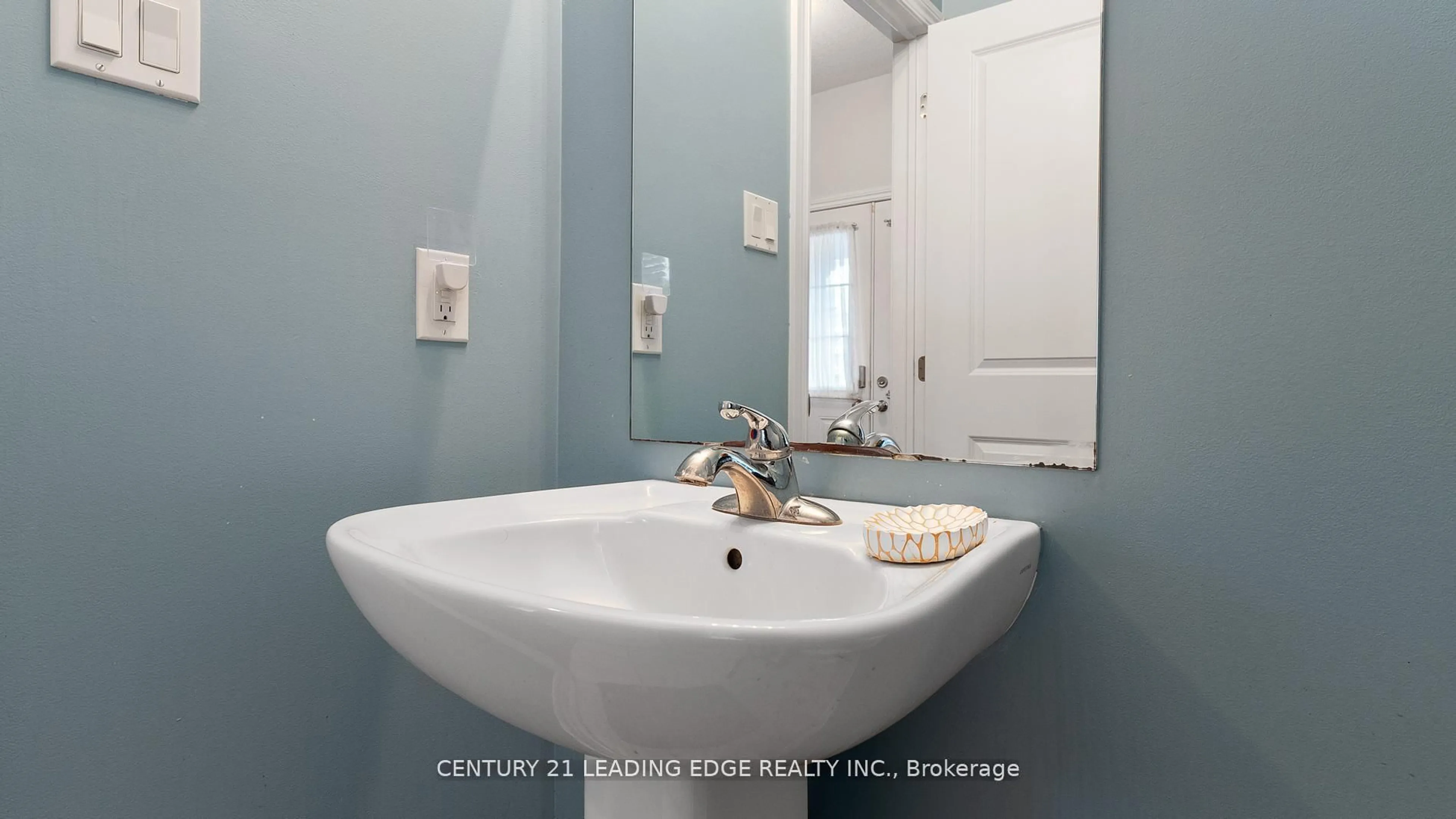Contemporary bathroom, ceramic/tile floor for 106 Diana Dr, Orillia Ontario L3V 8J7