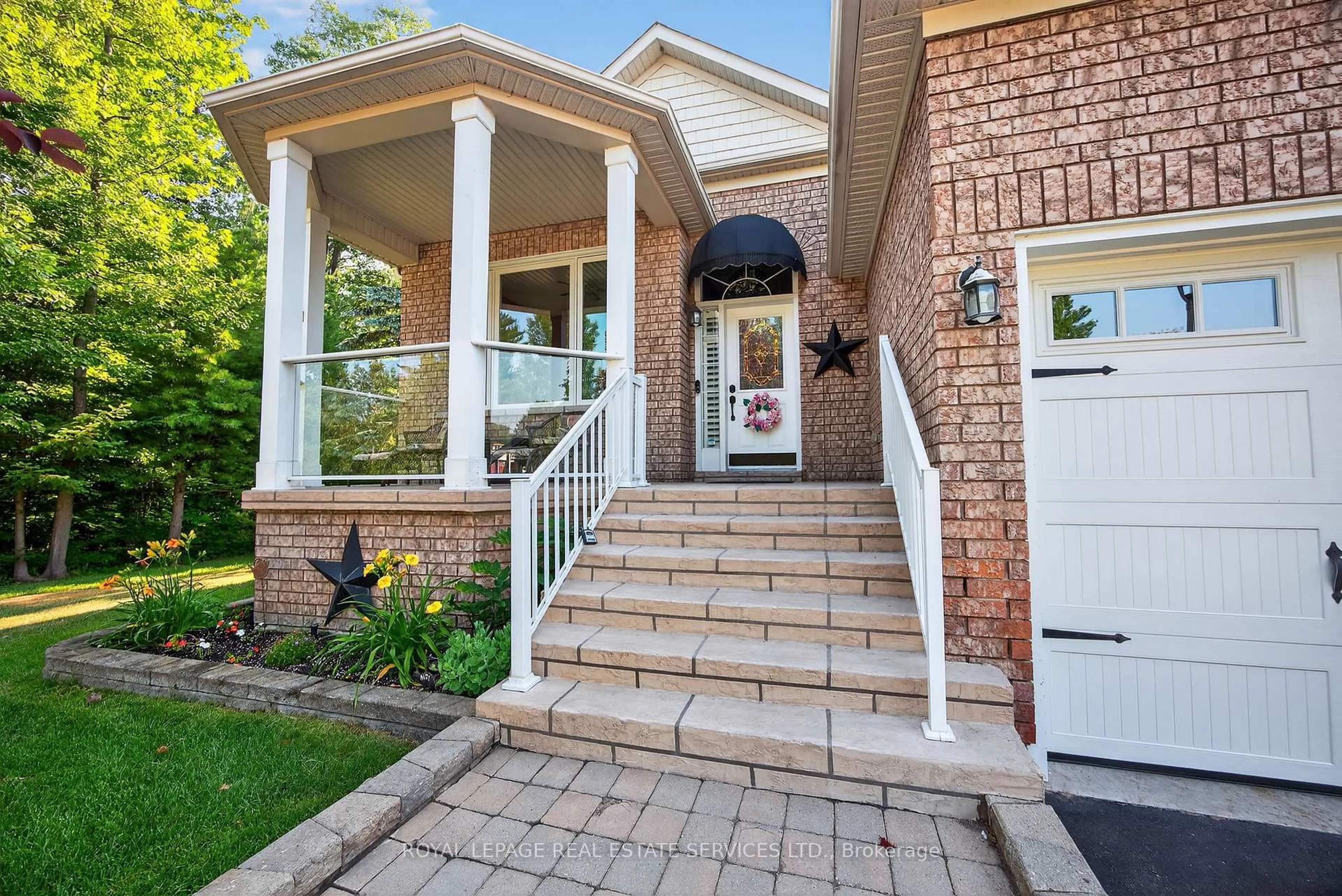 Home with brick exterior material, street for 17 Northwood Dr, Wasaga Beach Ontario L9Z 3B5
